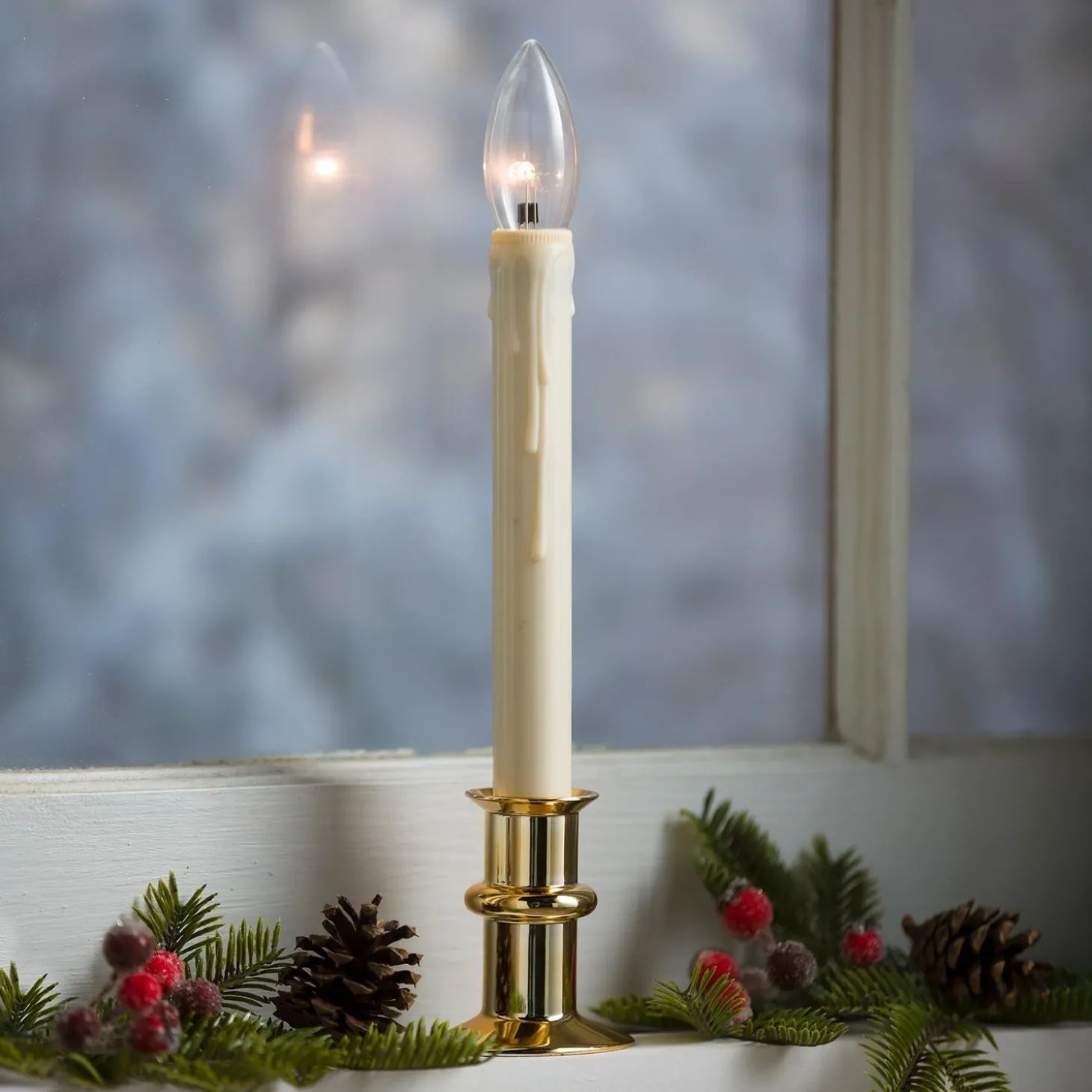 Candles & Lanterns>Plow & Hearth Adjustable Window Hugger Candles, Set of 4 with Remote Brass