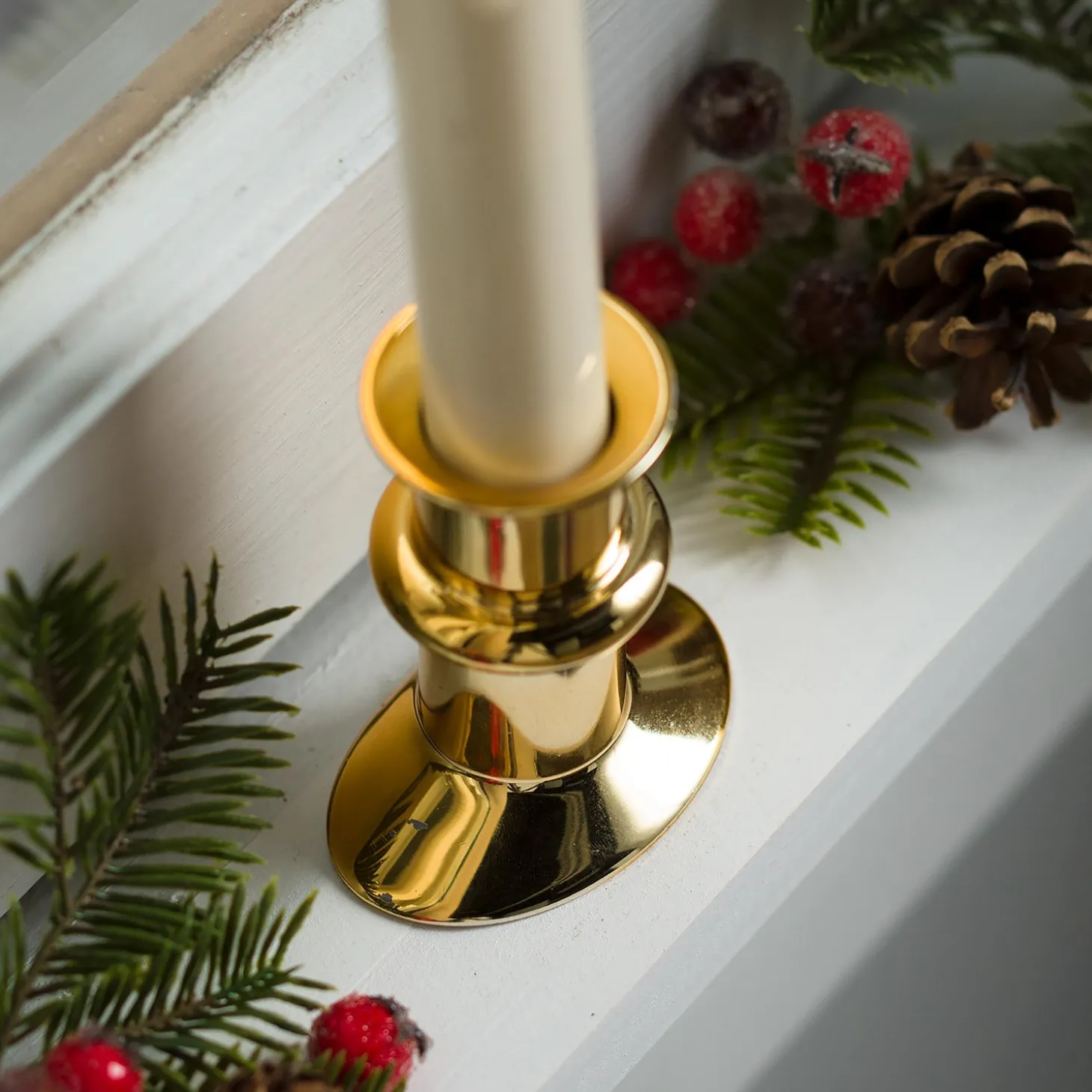 Candles & Lanterns>Plow & Hearth Adjustable Window Hugger Candles, Set of 4 with Remote Brass