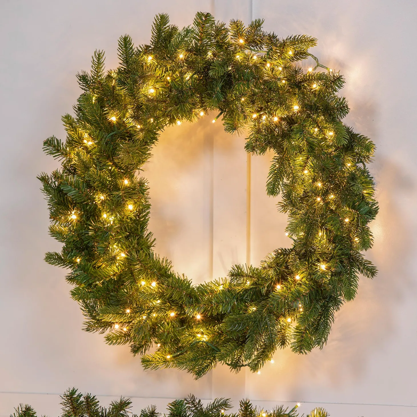 Wreaths>Plow & Hearth Arlington Indoor/Outdoor Lighted Holiday Wreath