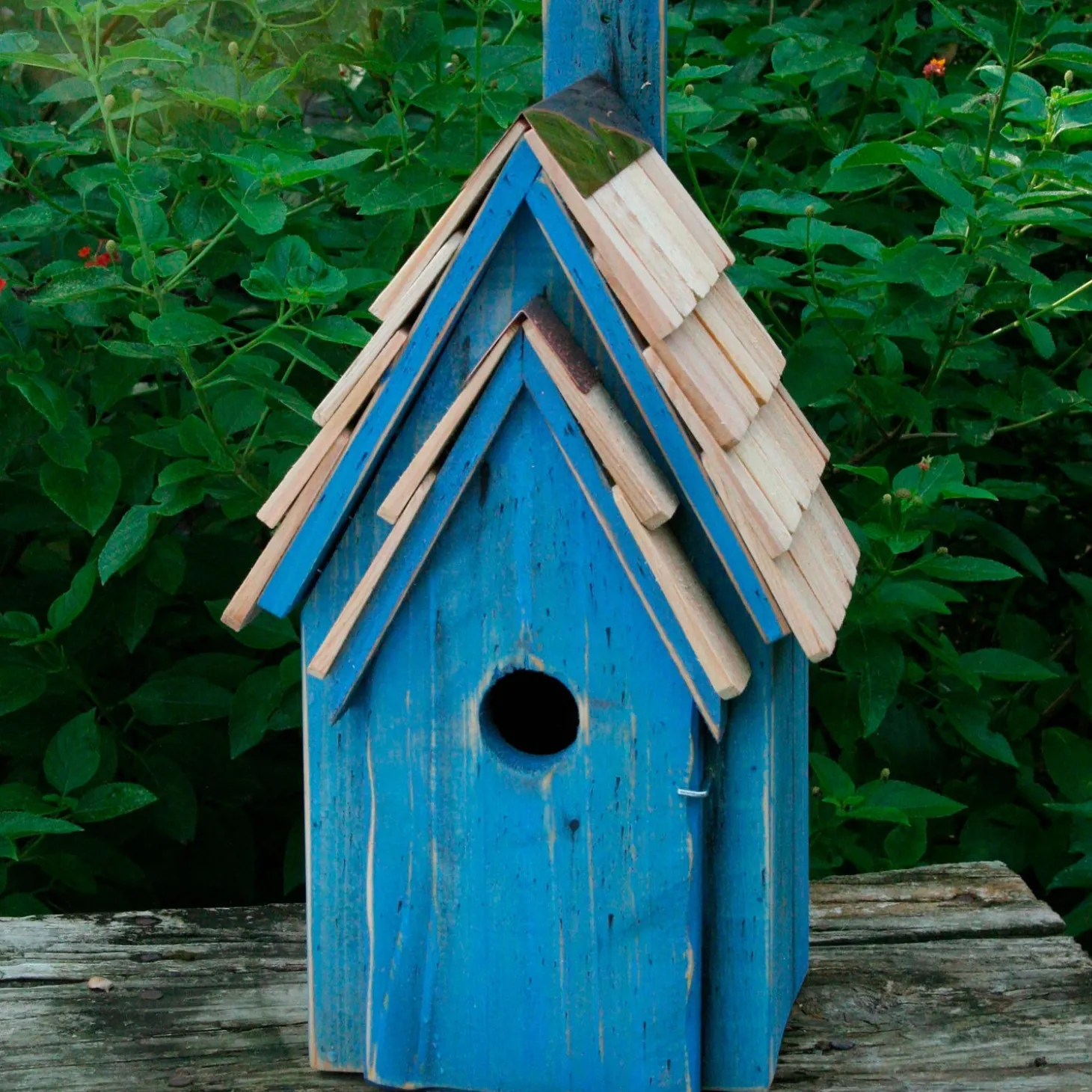 Birdhouses>Plow & Hearth Bluebird Manor Cypress Birdhouse