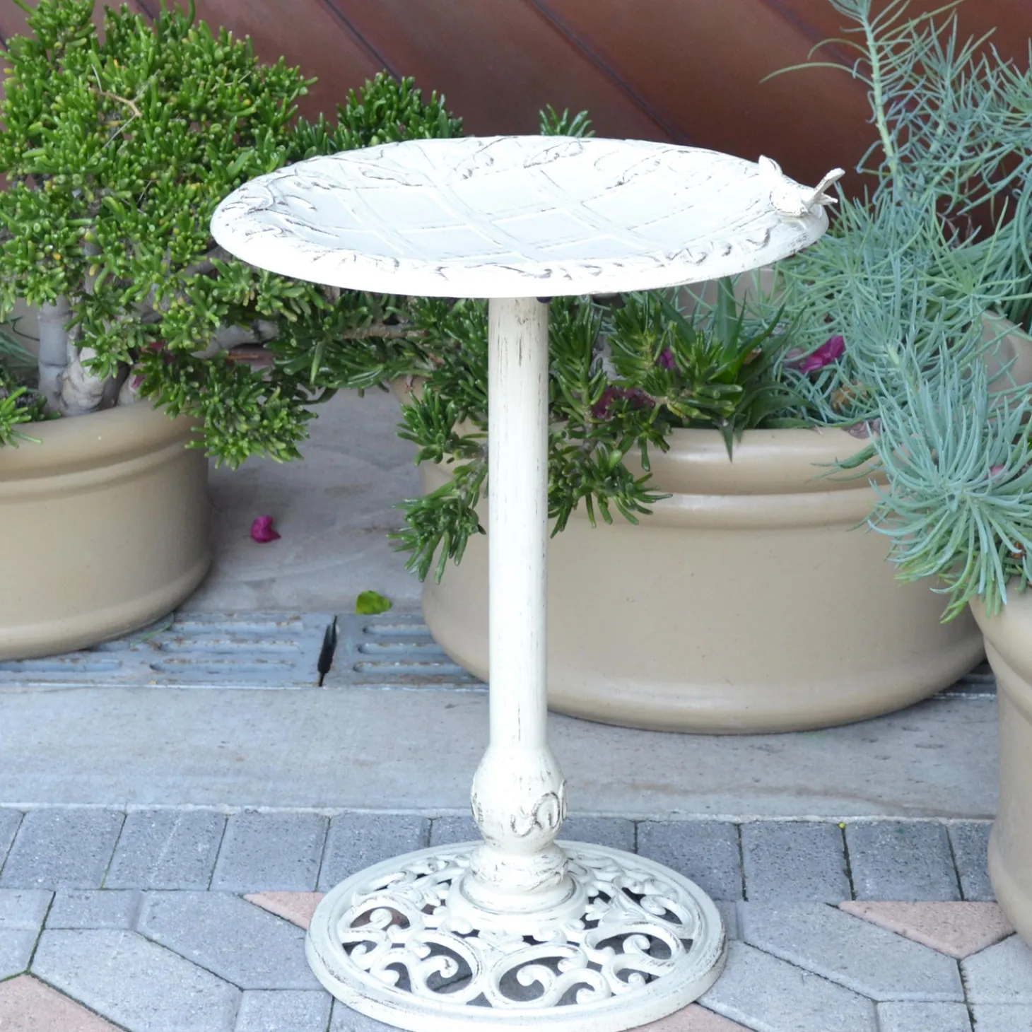 Birdbaths>Plow & Hearth English Ivy Metal Birdbath