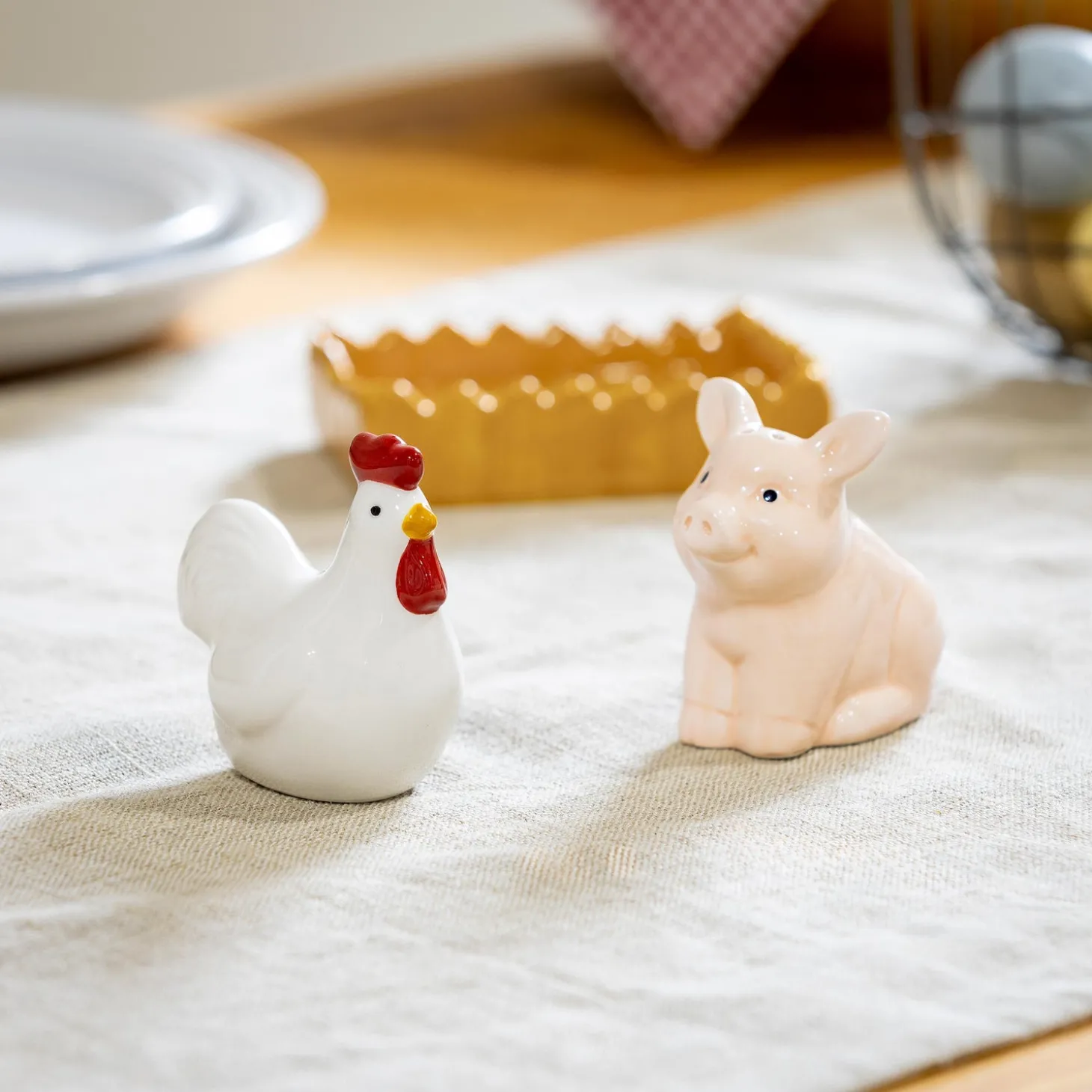 Salt & Pepper Shakers>Plow & Hearth Farm Animal Ceramic Salt and Pepper Shaker Set