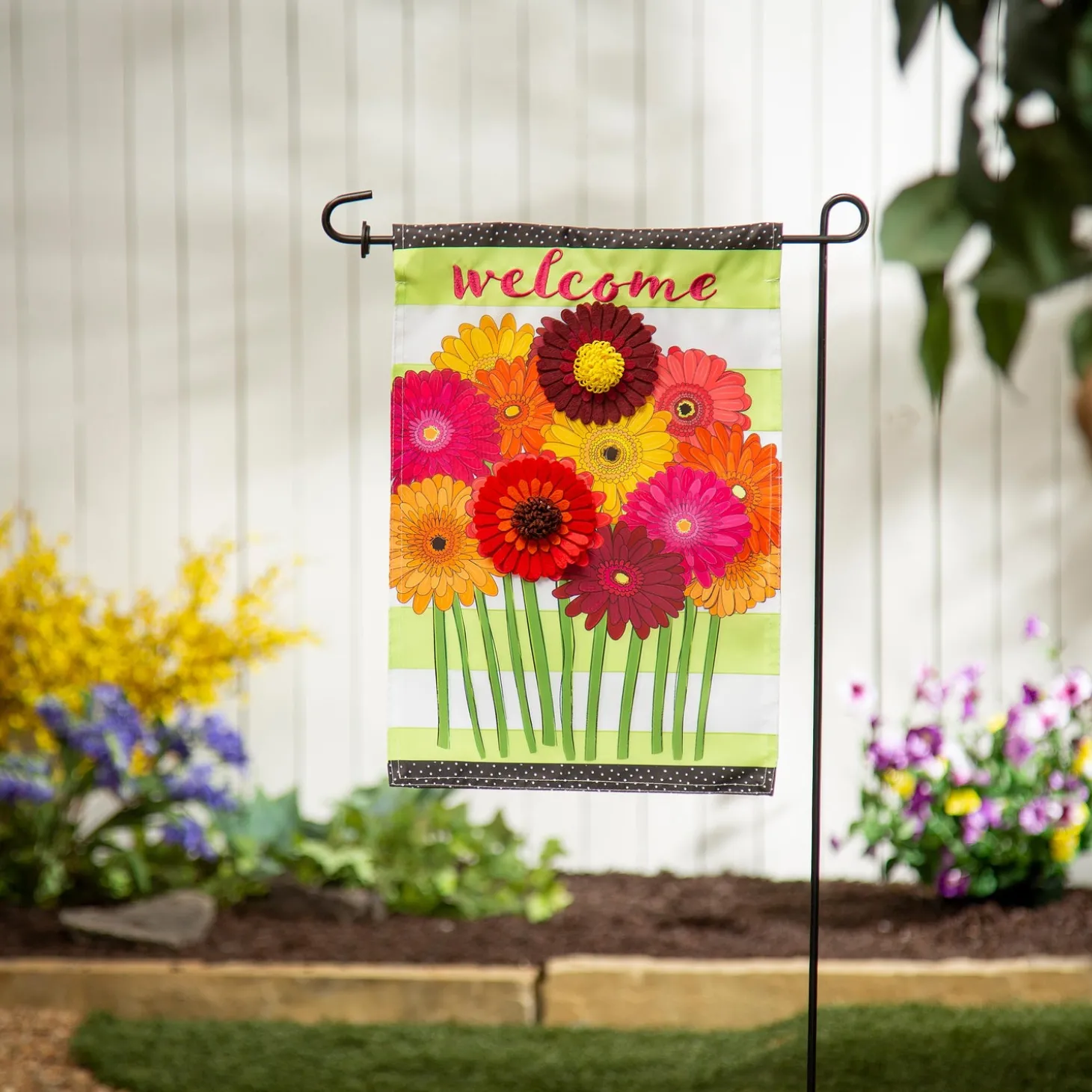 Garden Flags>Plow & Hearth Gerbera Daisies Bouquet Applique Garden Flag