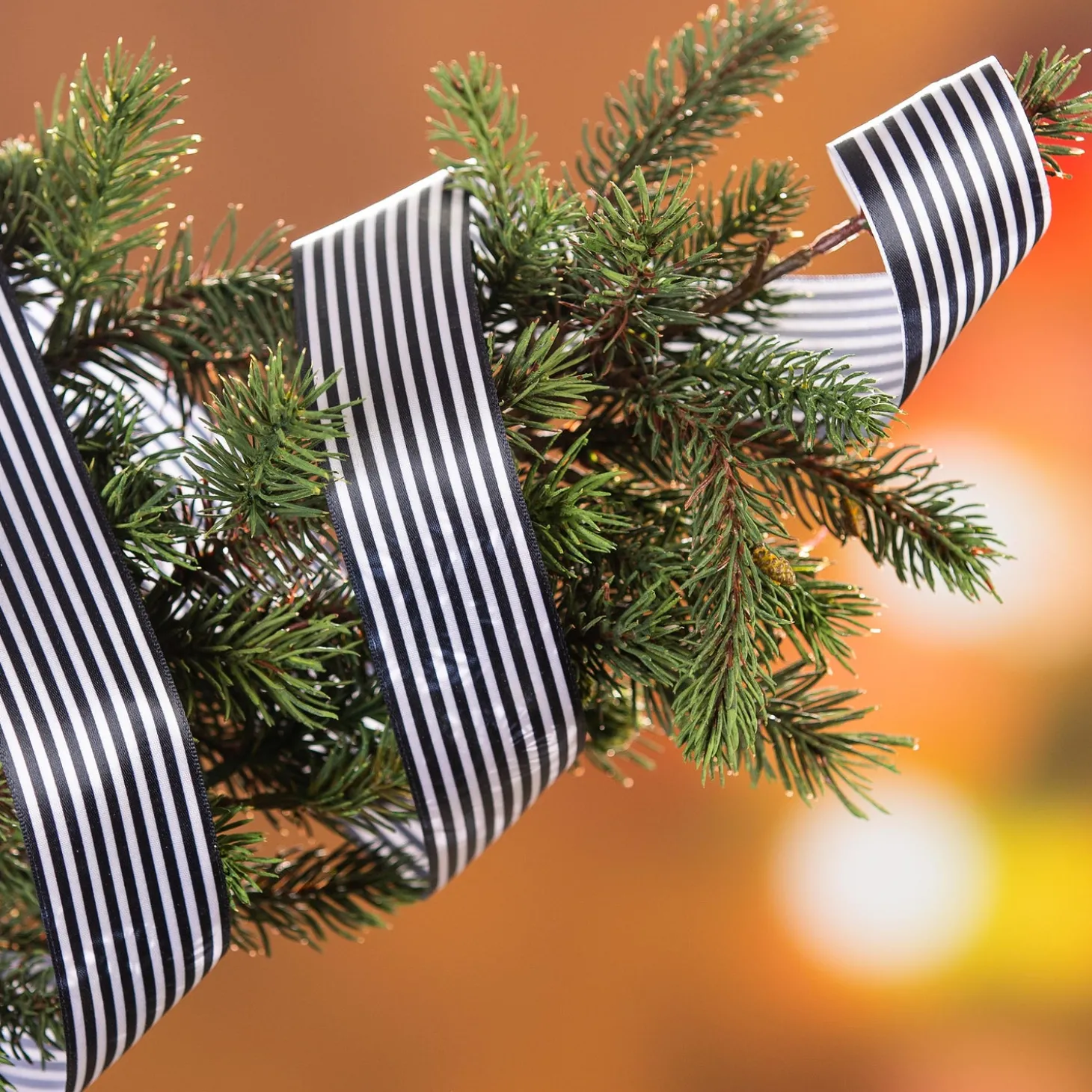 Lighted Trees & Garlands | Lighted Accents>Plow & Hearth Holiday Traditions Complete Christmas Tree Kit with 250 Lights and 140 Decorations, 7½'H