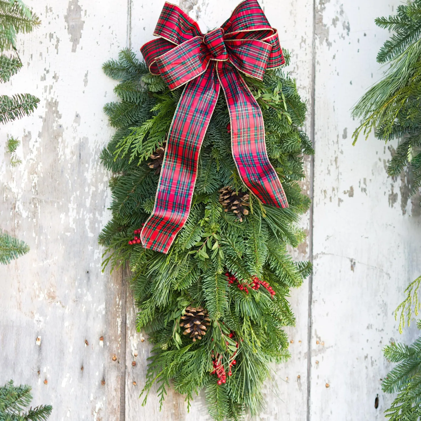 Lighted Trees & Garlands>Plow & Hearth Holiday Woodland Evergreens Door Swag With Bow