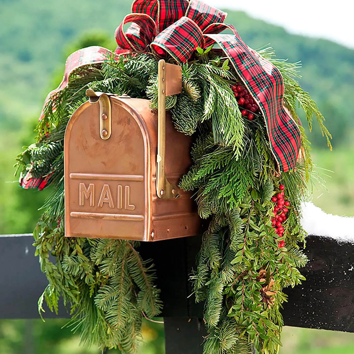 Lighted Trees & Garlands>Plow & Hearth Holiday Woodland Evergreens Mailbox Swag With Bow