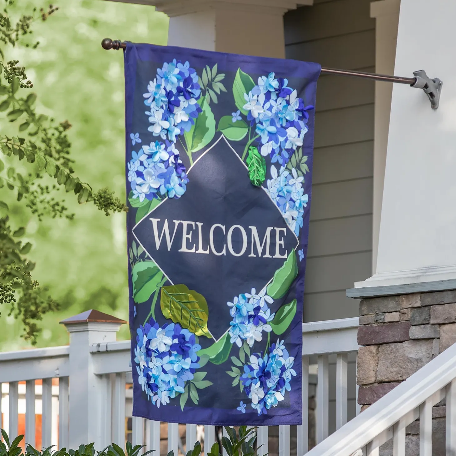 House & Estate Flags>Plow & Hearth Hydrangea Welcome Estate Flag