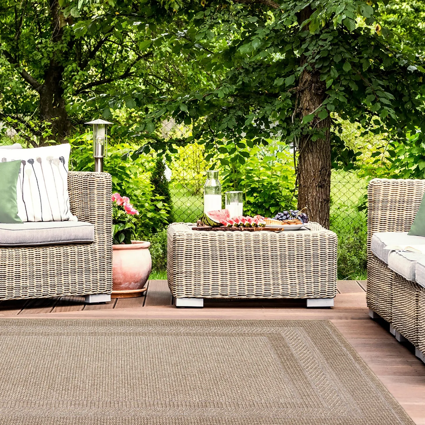 Area Rugs>Plow & Hearth Indoor/Outdoor Beachcomber Border Rug, 7'10" x 9'10" Natural