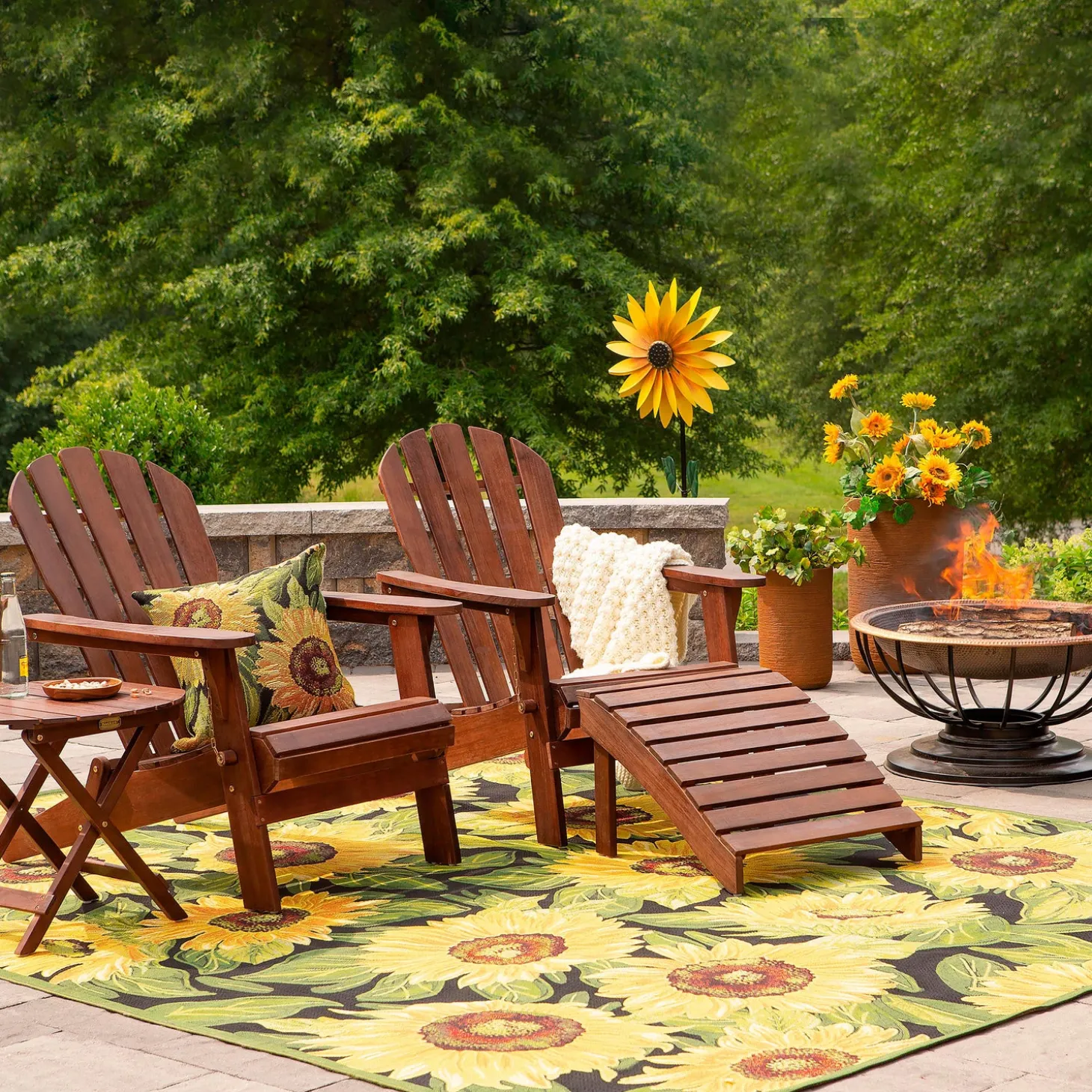 Area Rugs>Plow & Hearth Indoor/Outdoor Black Sunflower Polypropylene Rug, 39" x 59"