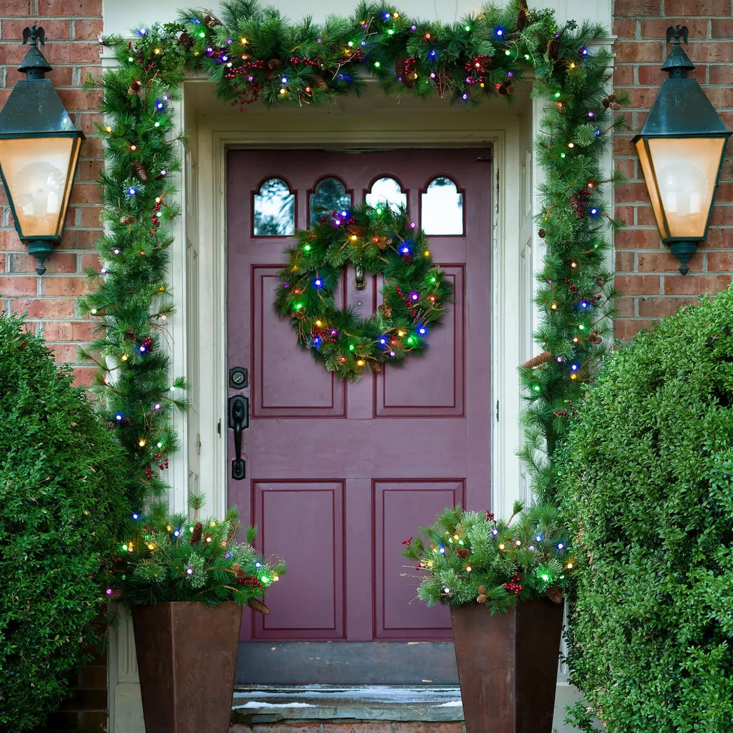Wreaths | Faux Flowers & Plants>Plow & Hearth Indoor/Outdoor Blue Ridge Wreath with Battery-Operated Dual-Function Lights, 30" dia.