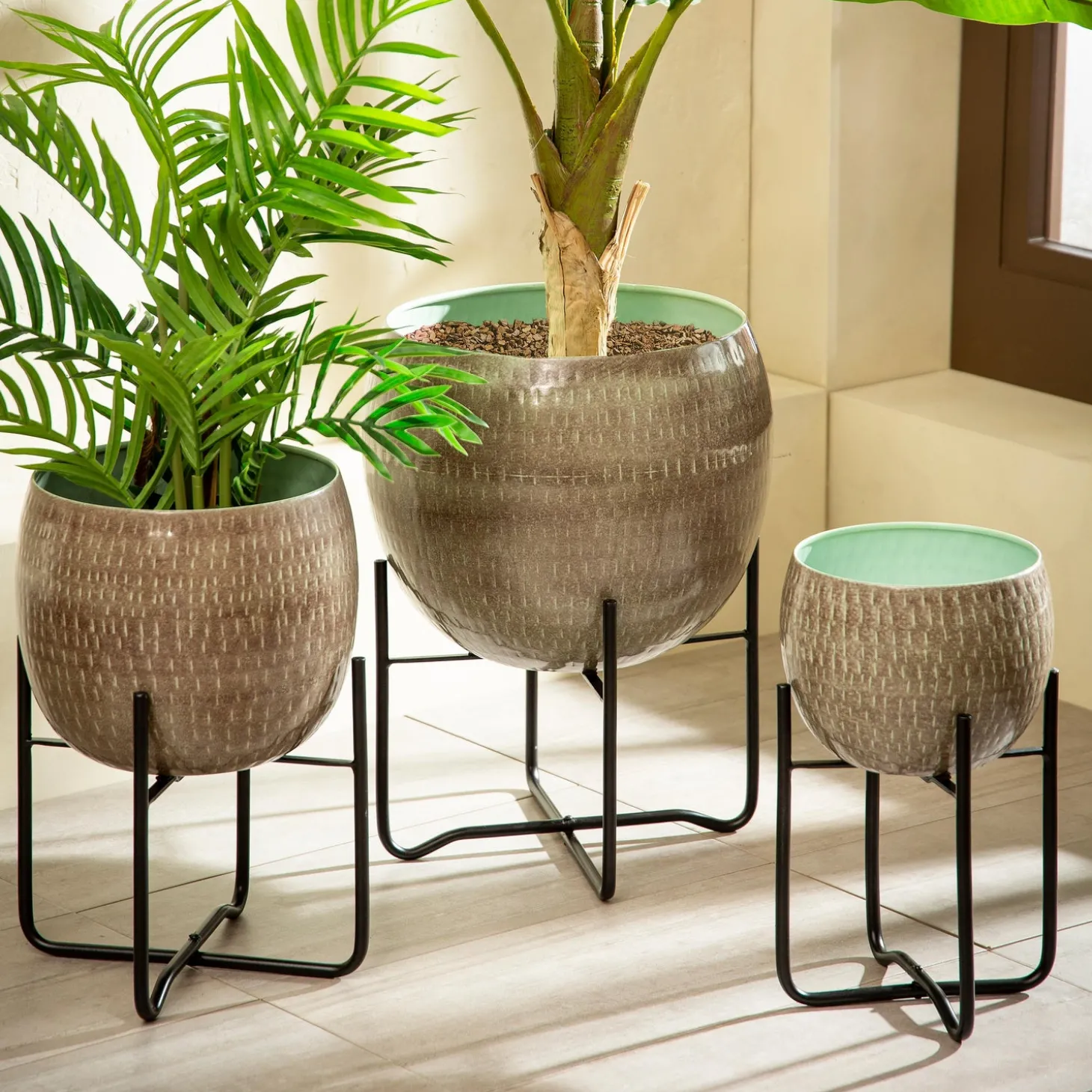 Planters & Plant Stands>Plow & Hearth Indoor/Outdoor Distressed Green and Brown Planters, Set of 2