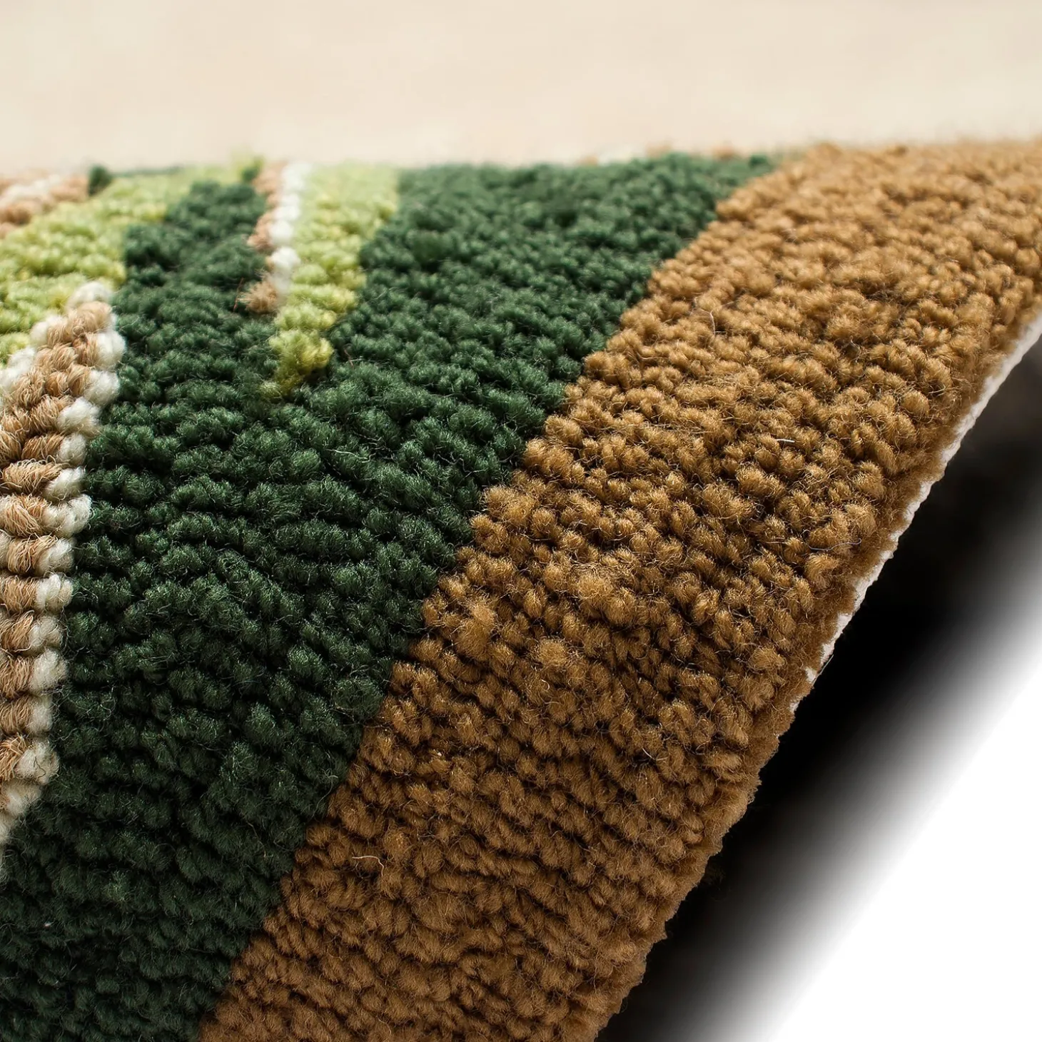 Runners>Plow & Hearth Indoor/Outdoor Forest Lake Border Rug, 2' x 8' Runner Natural