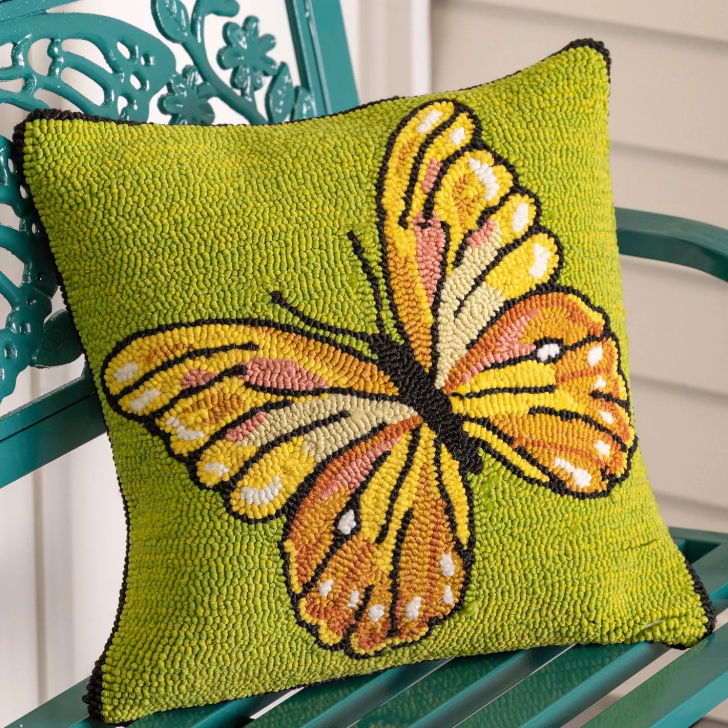 Outdoor Throw Pillows | Decorative Pillows>Plow & Hearth Indoor/Outdoor Green Butterfly Hand Hooked Polypropylene Throw Pillow