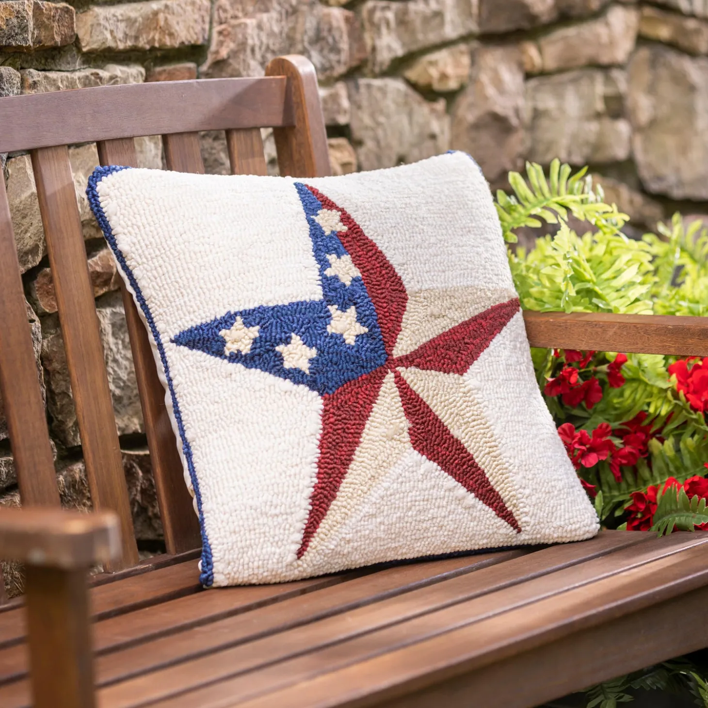 Decorative Pillows>Plow & Hearth Indoor/Outdoor Hand-Hooked Star Throw Pillow