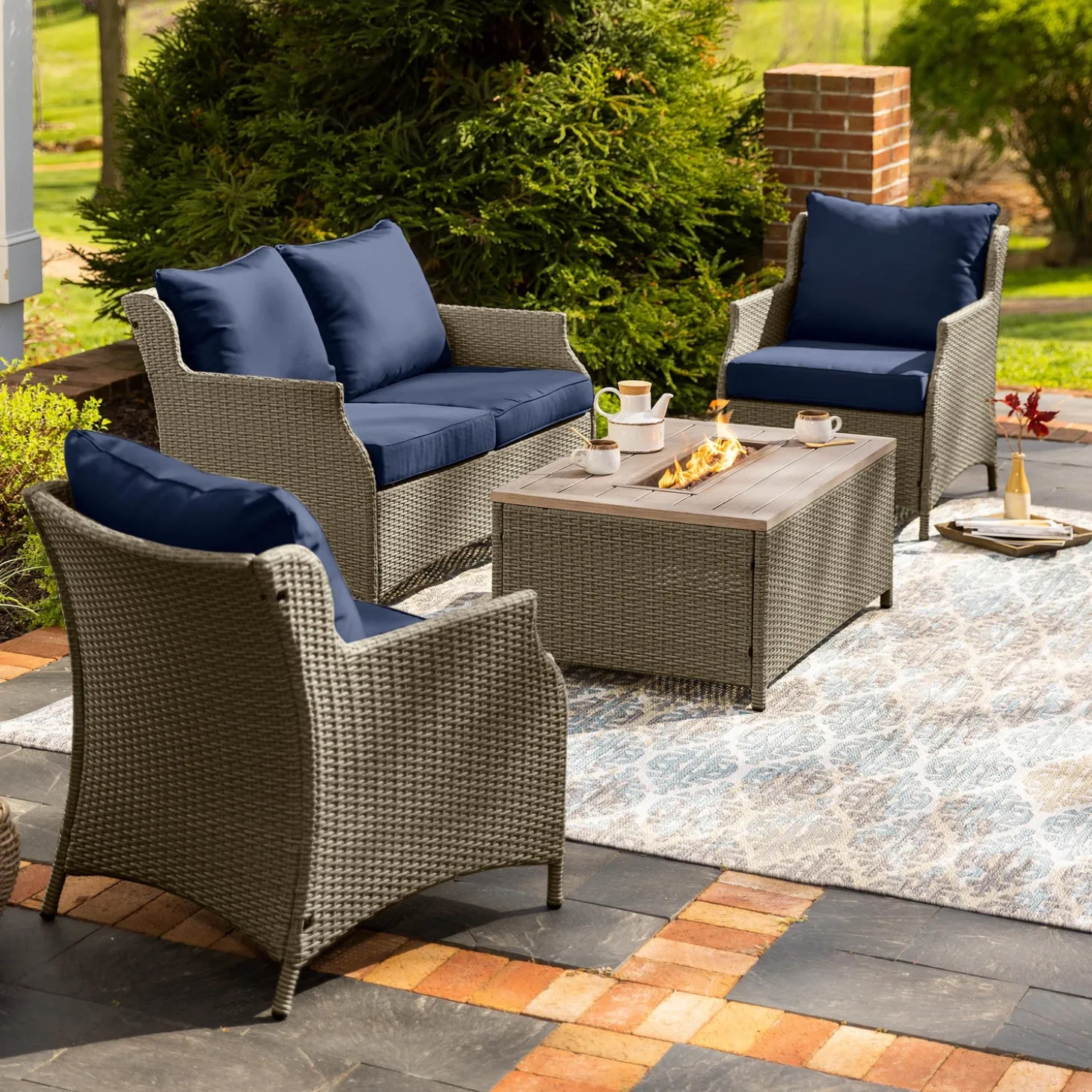 Area Rugs>Plow & Hearth Indoor/Outdoor La Grange Ikat Polypropylene Rug, 4' x 5'6"