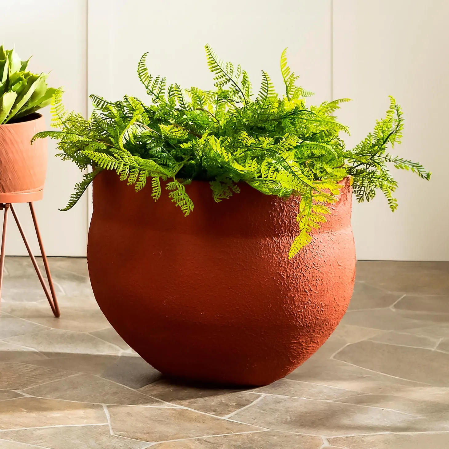 Planters & Plant Stands>Plow & Hearth Indoor/Outdoor Large Metal Planter with Terra Cotta Finish
