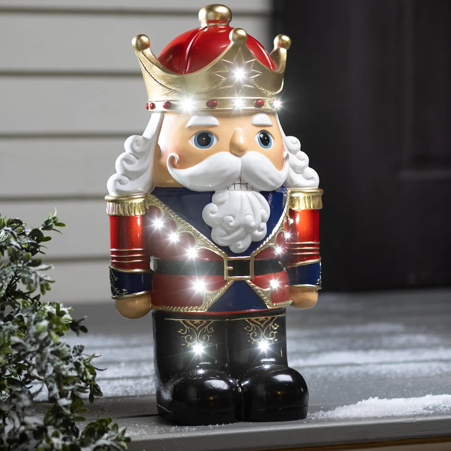 Garden Statues | Lighted Garden Decorations>Plow & Hearth Indoor/Outdoor Lighted Nutcracker Shorty Statue White