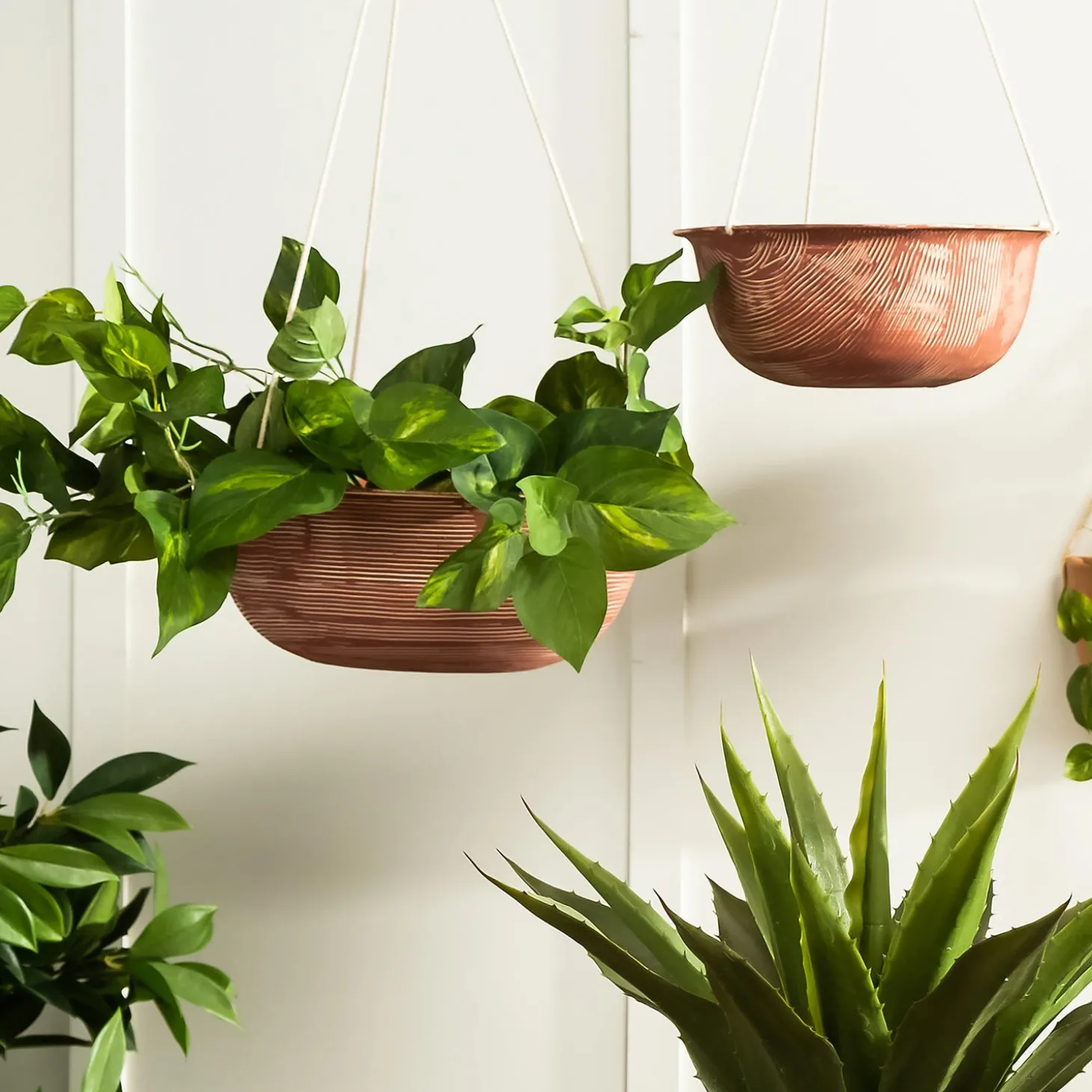 Planters & Plant Stands>Plow & Hearth Indoor/Outdoor Metal Hanging Planters with Terra Cotta Finish, Set of 2
