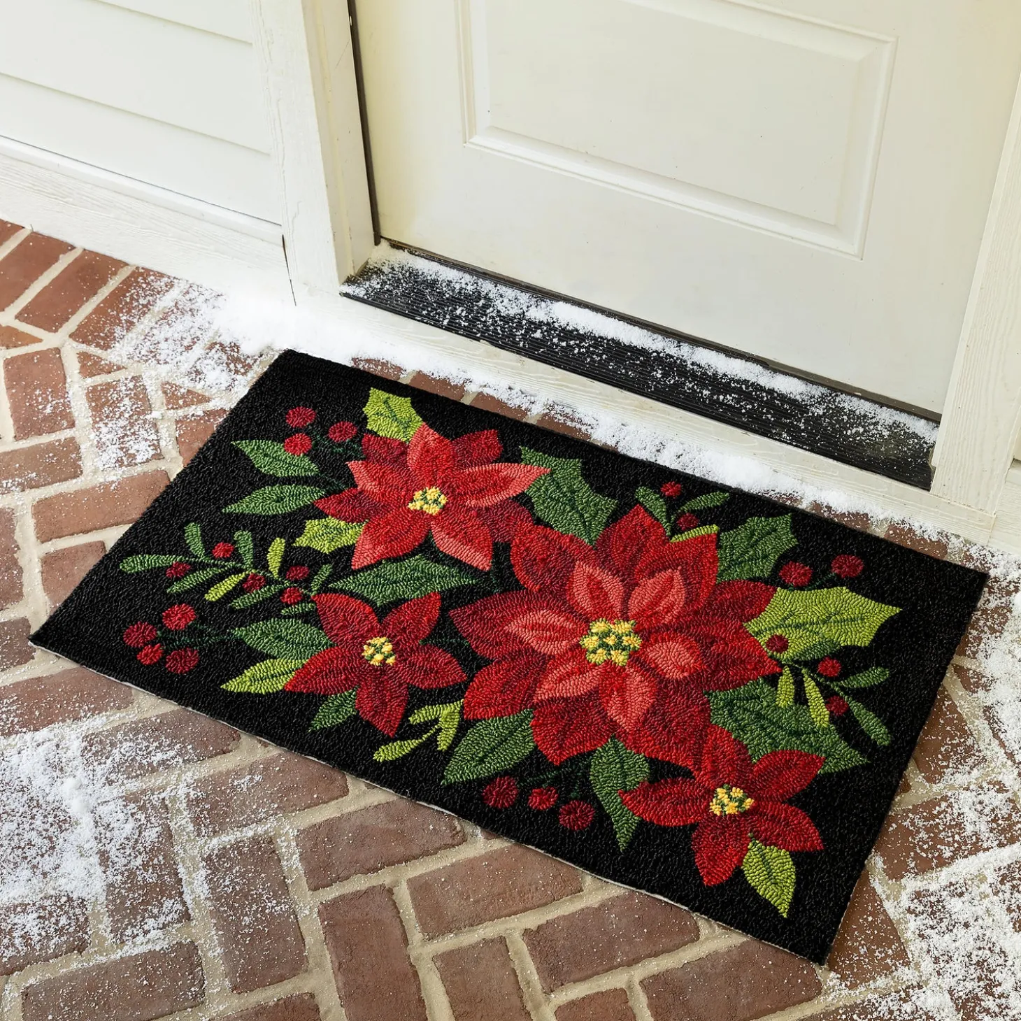 Hooked Rugs>Plow & Hearth Indoor/Outdoor Poinsettia Hooked Polypropylene Accent Rug