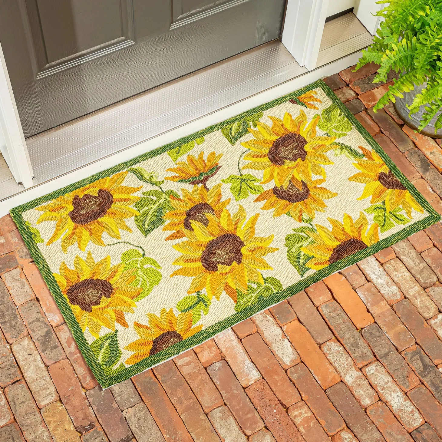 Hooked Rugs>Plow & Hearth Indoor/Outdoor Sunflower Hooked Polypropylene Accent Rug 24"x42"