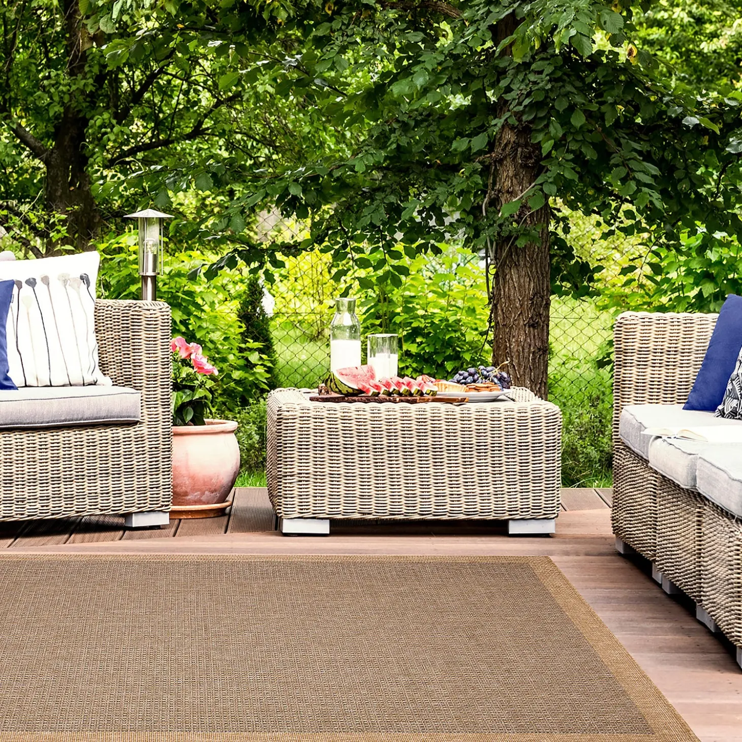 Area Rugs>Plow & Hearth Indoor/Outdoor Toulouse Border Print Rug, 7'10" sq.