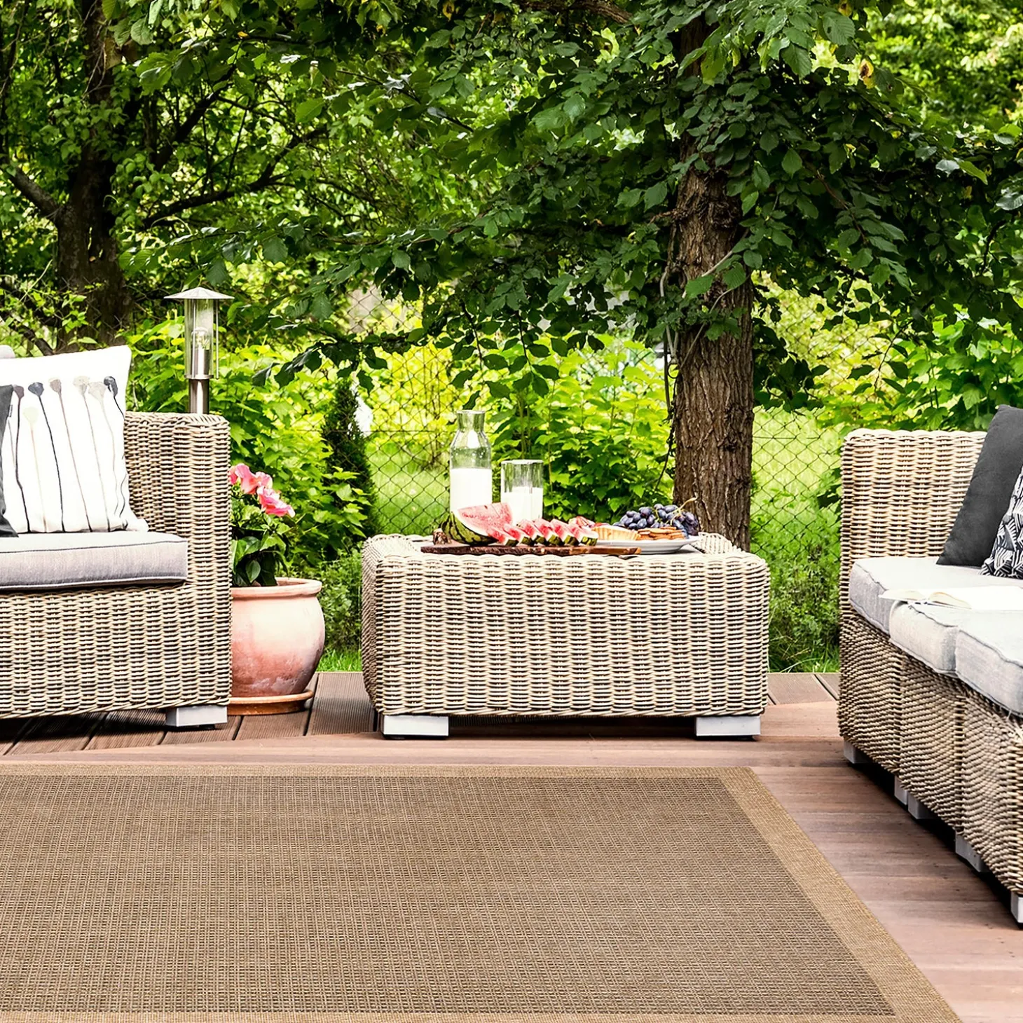 Area Rugs>Plow & Hearth Indoor/Outdoor Toulouse Border Print Rug, 5'3" X 7'3"