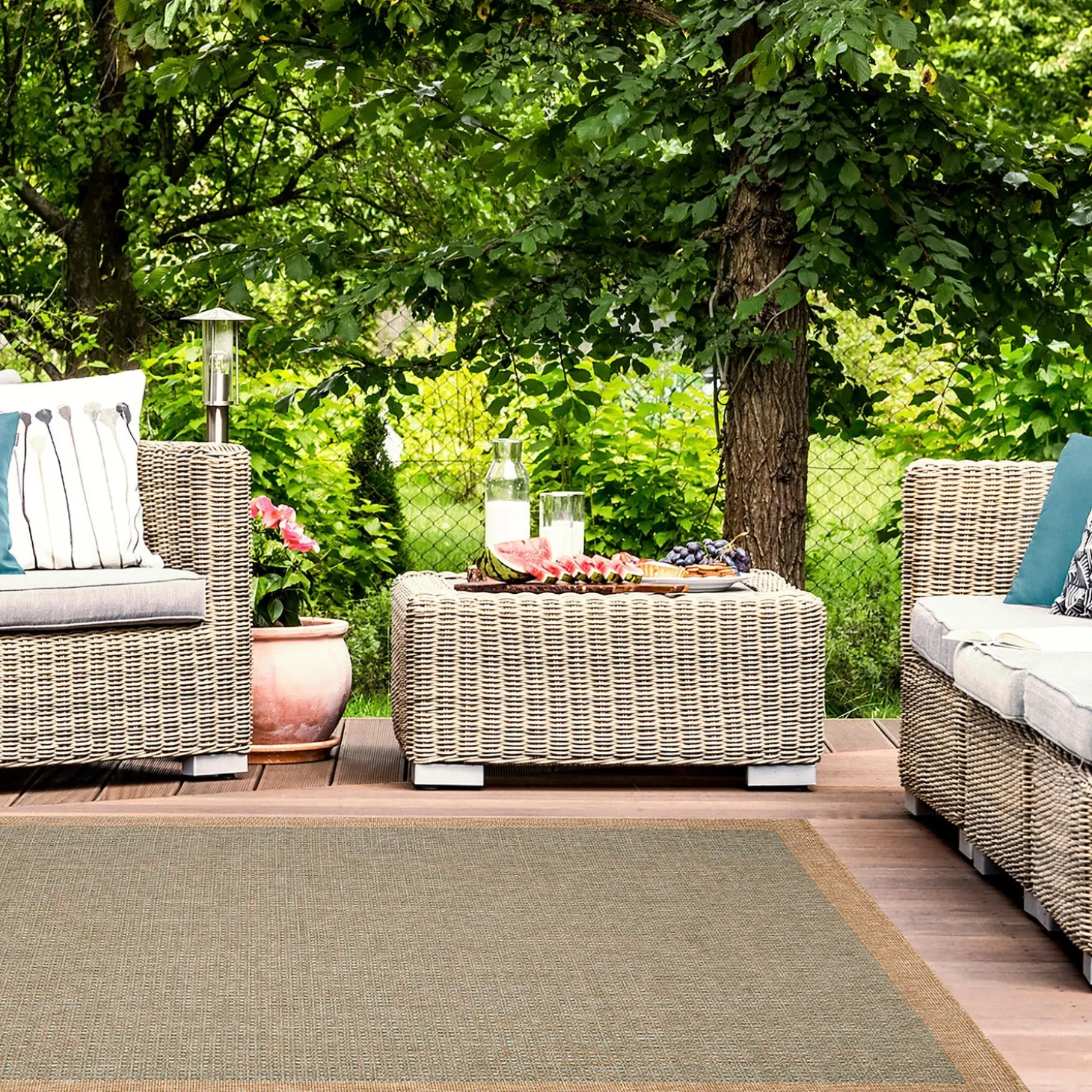 Area Rugs>Plow & Hearth Indoor/Outdoor Toulouse Border Print Rug, 5'3" X 7'3"