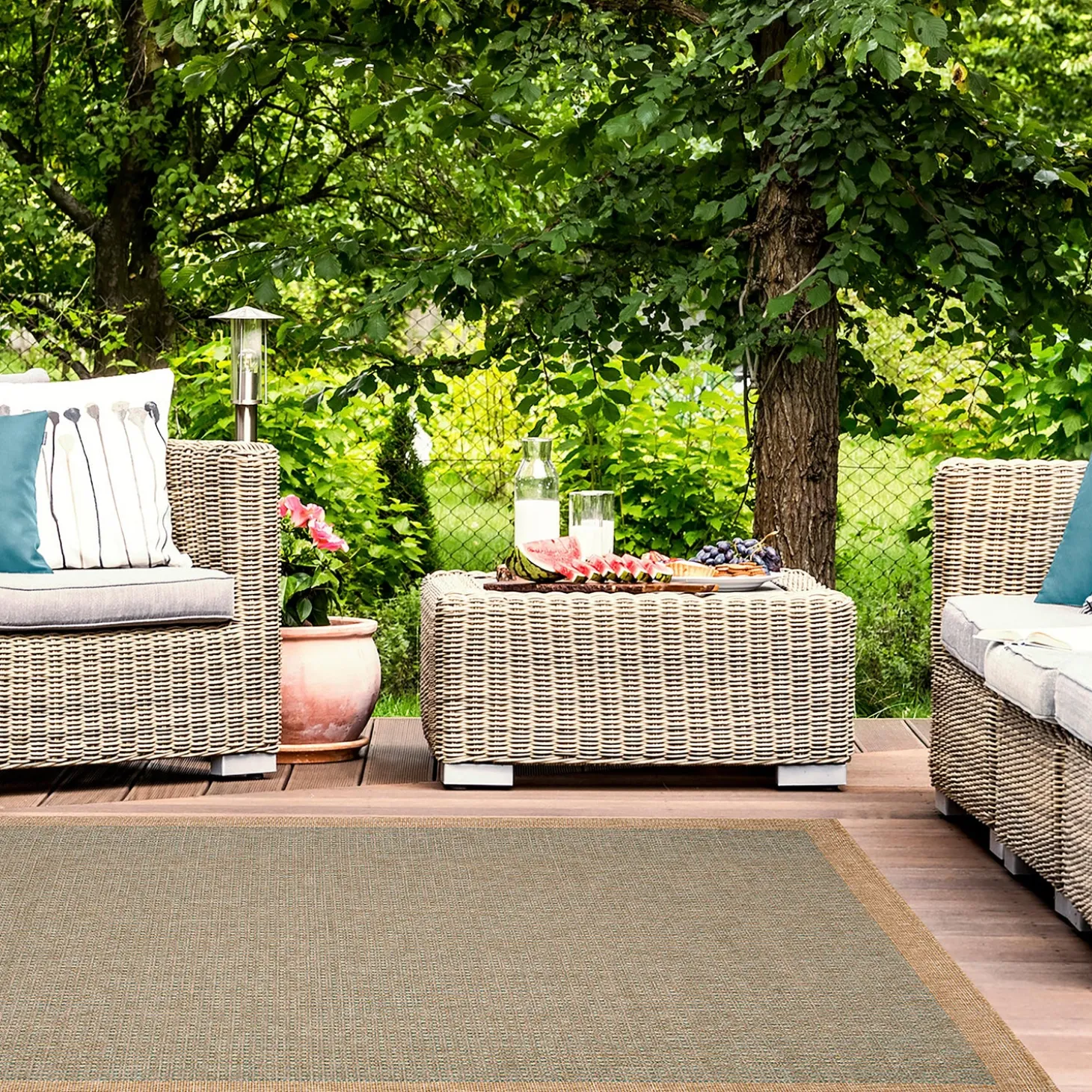 Area Rugs>Plow & Hearth Indoor/Outdoor Toulouse Border Print Rug, 5'3" X 7'3"