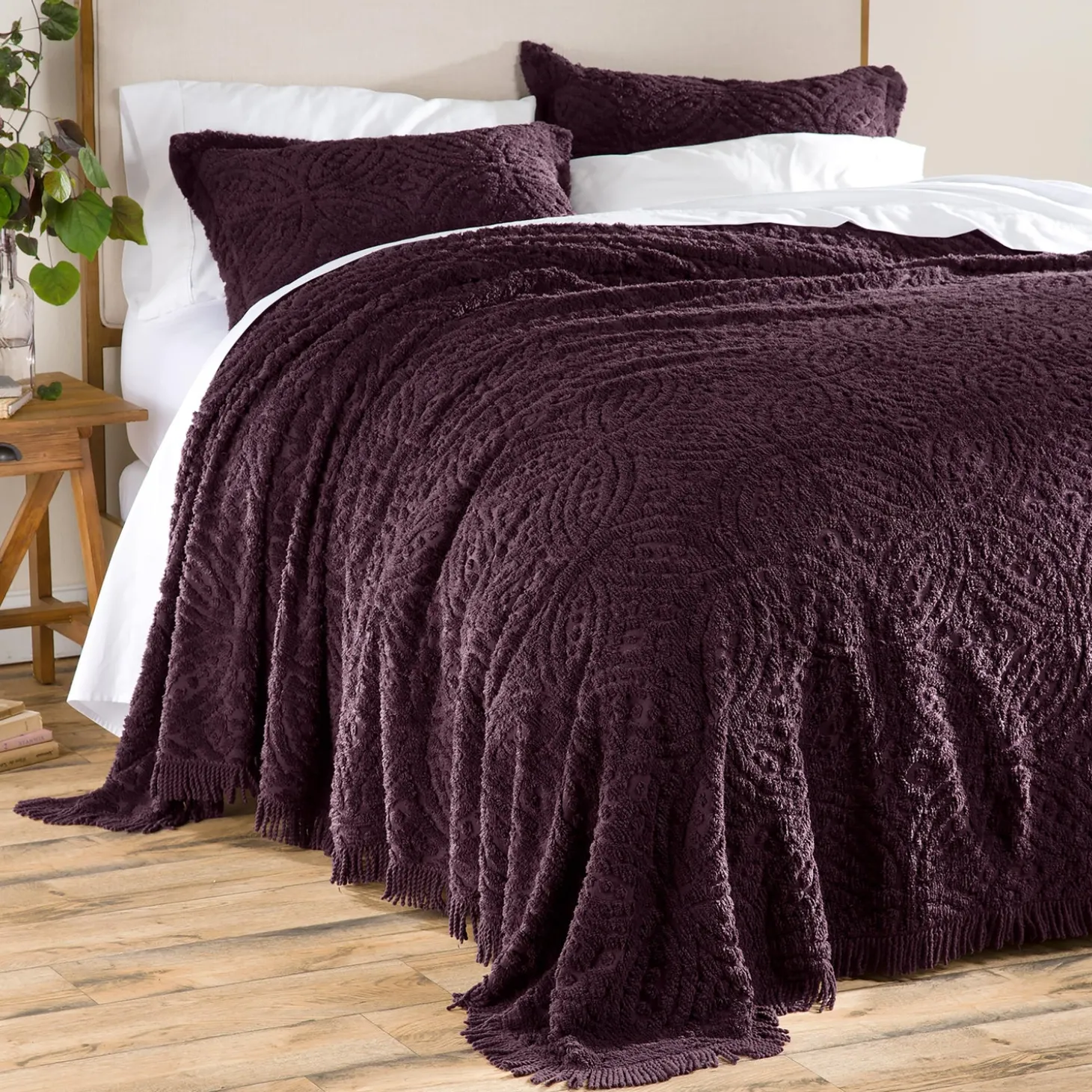 Quilts & Bedspreads>Plow & Hearth King Wedding Ring Tufted Chenille Bedspread