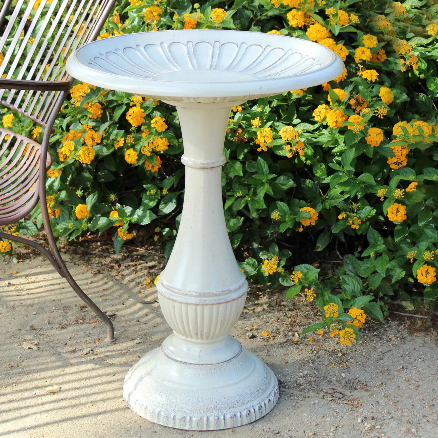 Birdbaths>Plow & Hearth Kingston Vintage White Standing Metal Birdbath on Pedestal