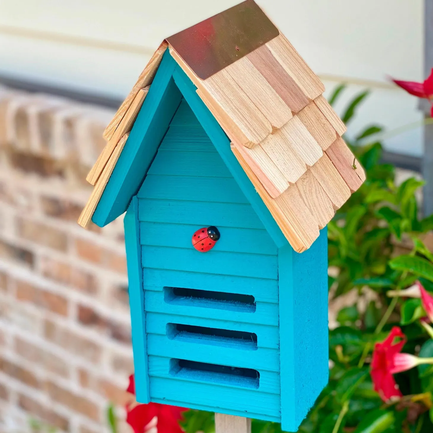 Wildlife Housing>Plow & Hearth Ladybug House with Mounting Pole