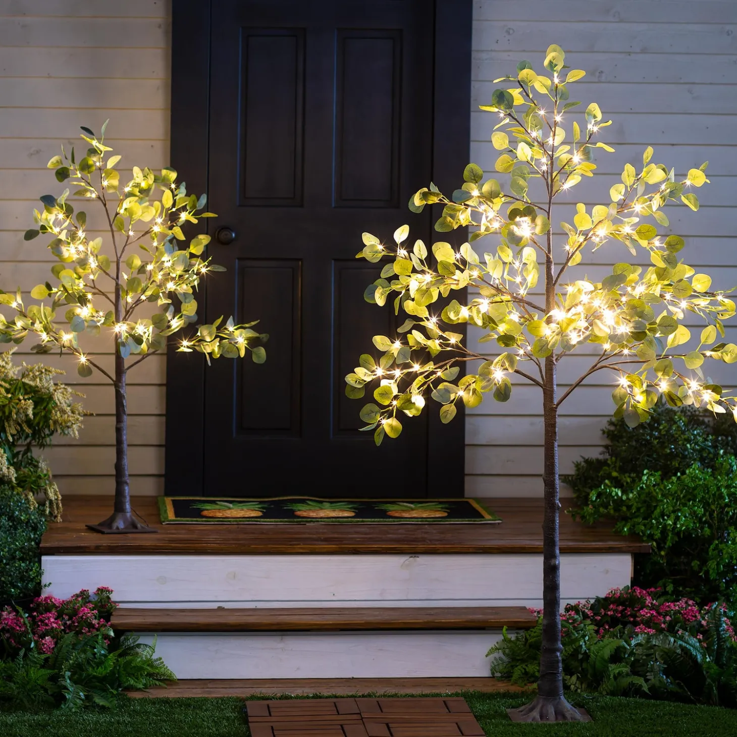 Lighted Trees & Garlands>Plow & Hearth Large Lighted Eucalyptus Tree with 136 Lights