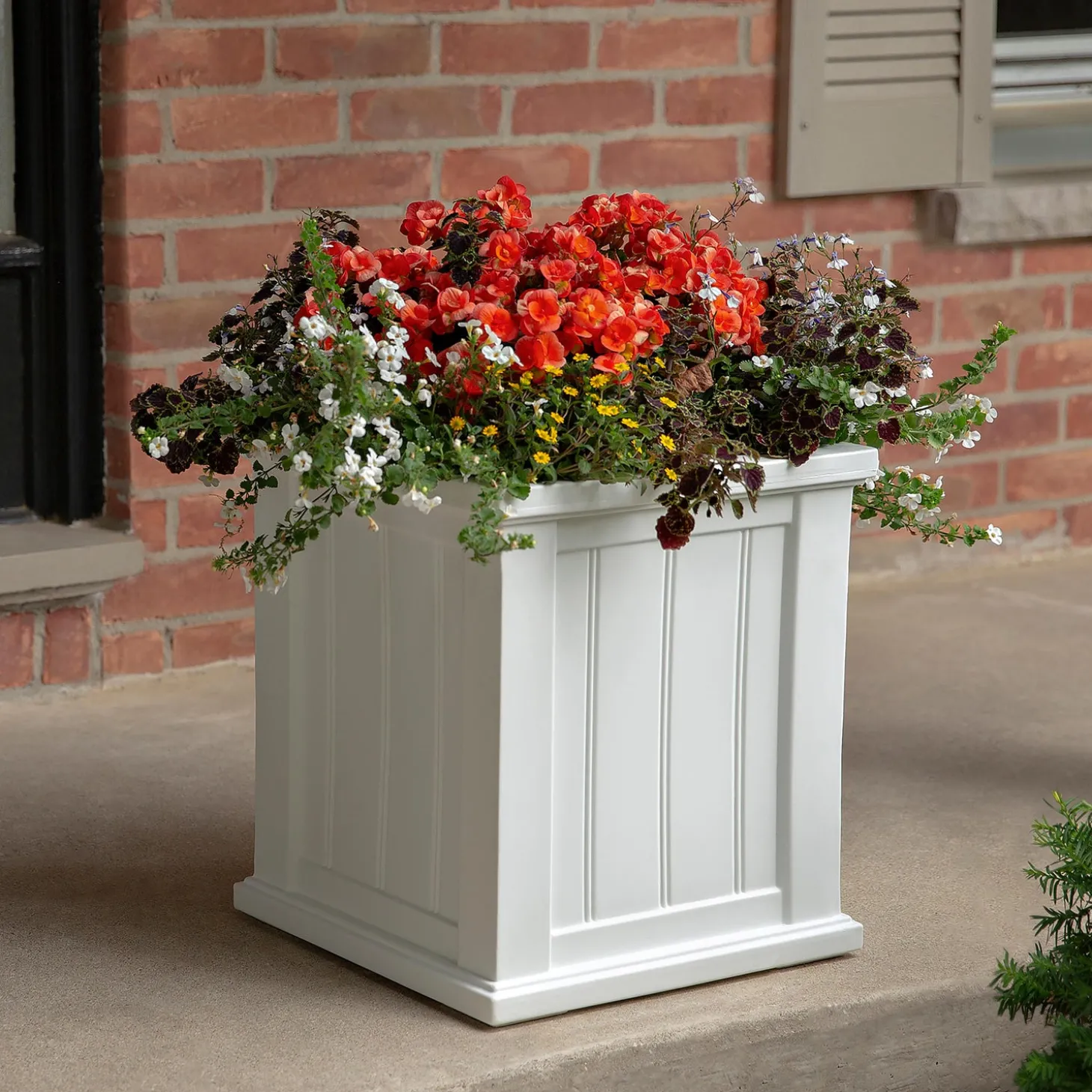 Planters & Plant Stands>Plow & Hearth Lexington Self-Watering Planter, 16" sq.