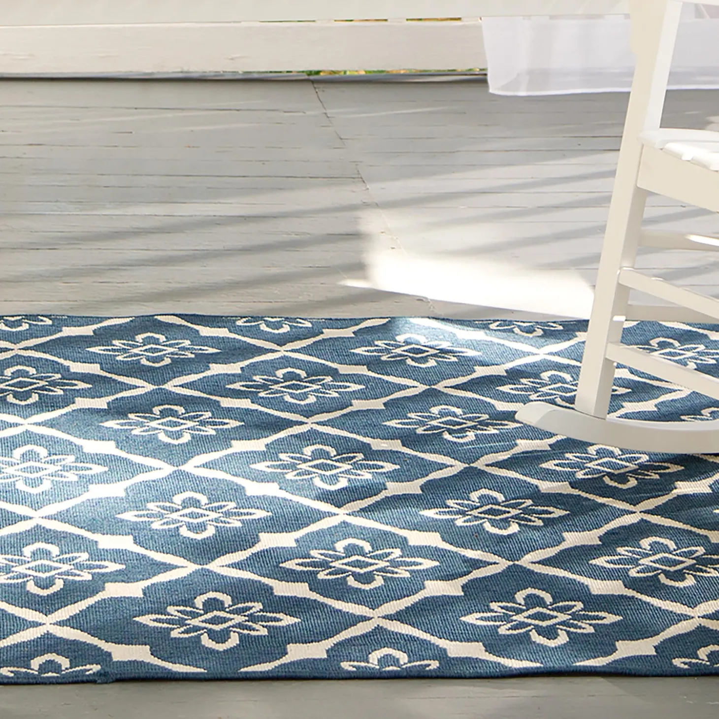 Area Rugs>Plow & Hearth Lexington Trellis Rug, 7'10"dia. Navy