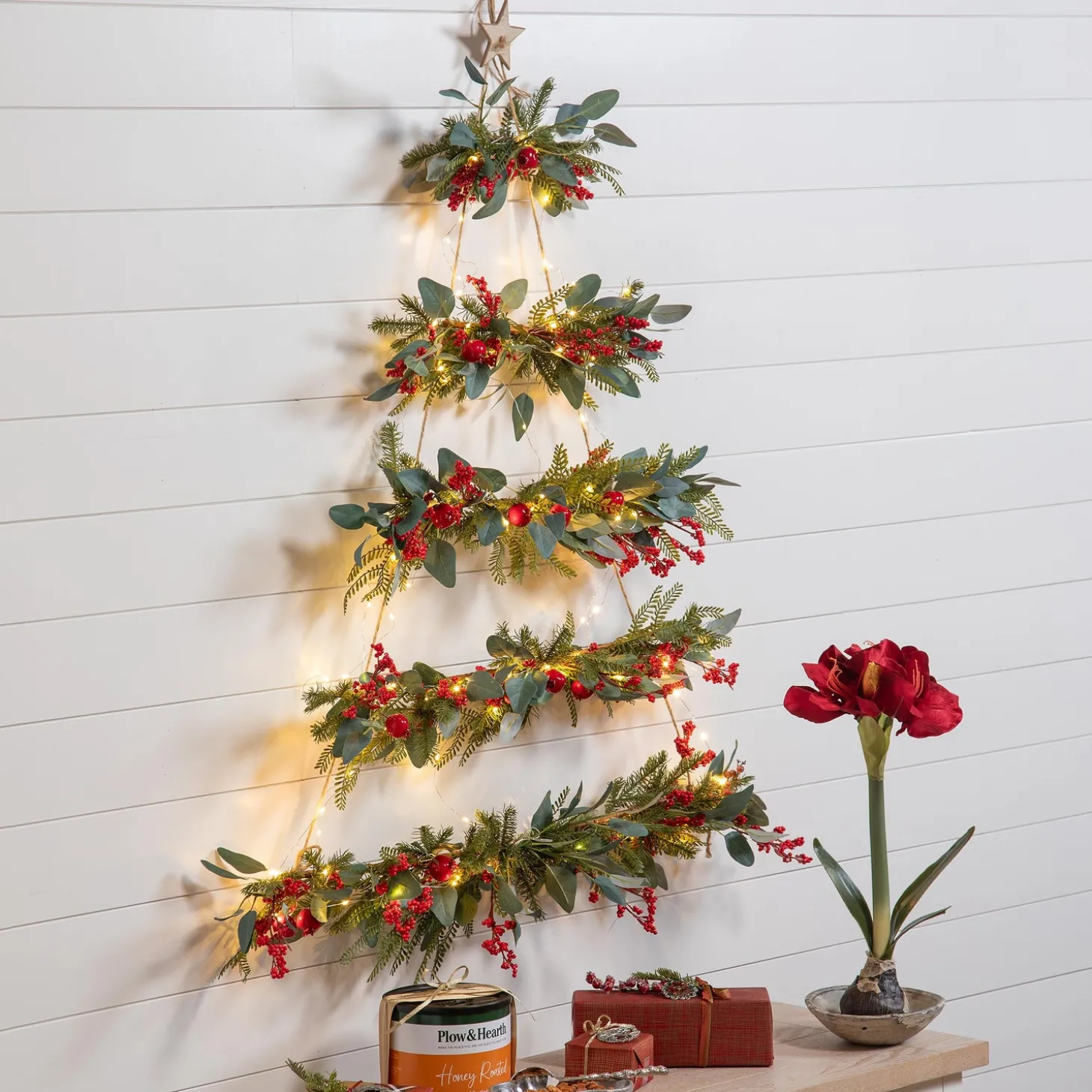 Decorative Accents | Faux Flowers & Plants>Plow & Hearth Lighted Hanging Wall Christmas Tree