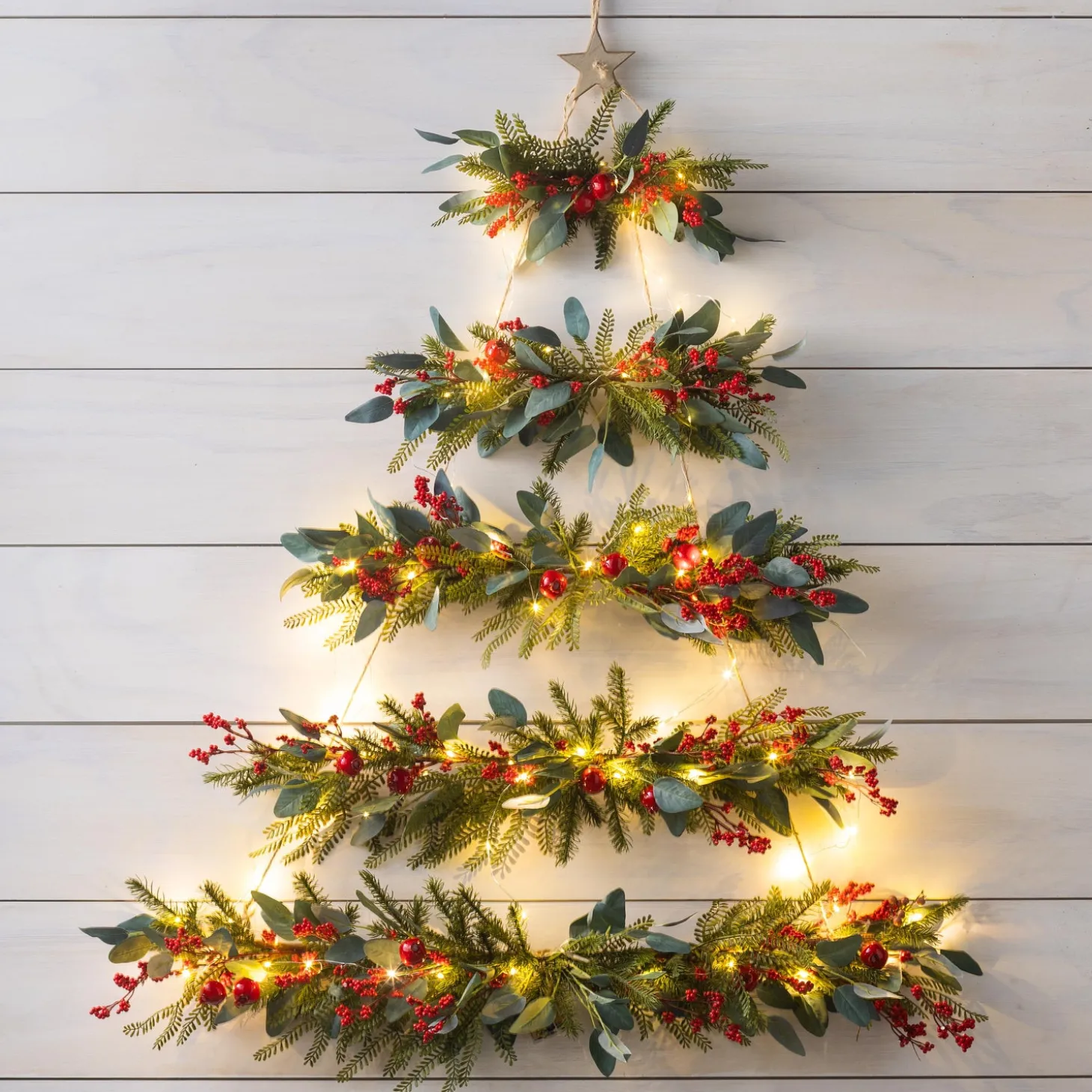 Decorative Accents | Faux Flowers & Plants>Plow & Hearth Lighted Hanging Wall Christmas Tree