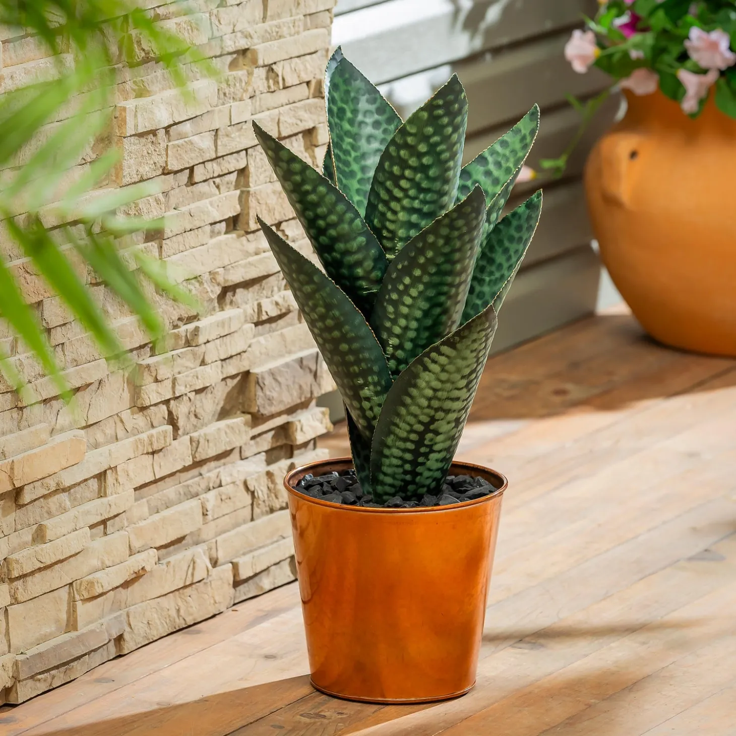 Garden Statues>Plow & Hearth Metal Aloe Plant with Copper Pot, 17"H