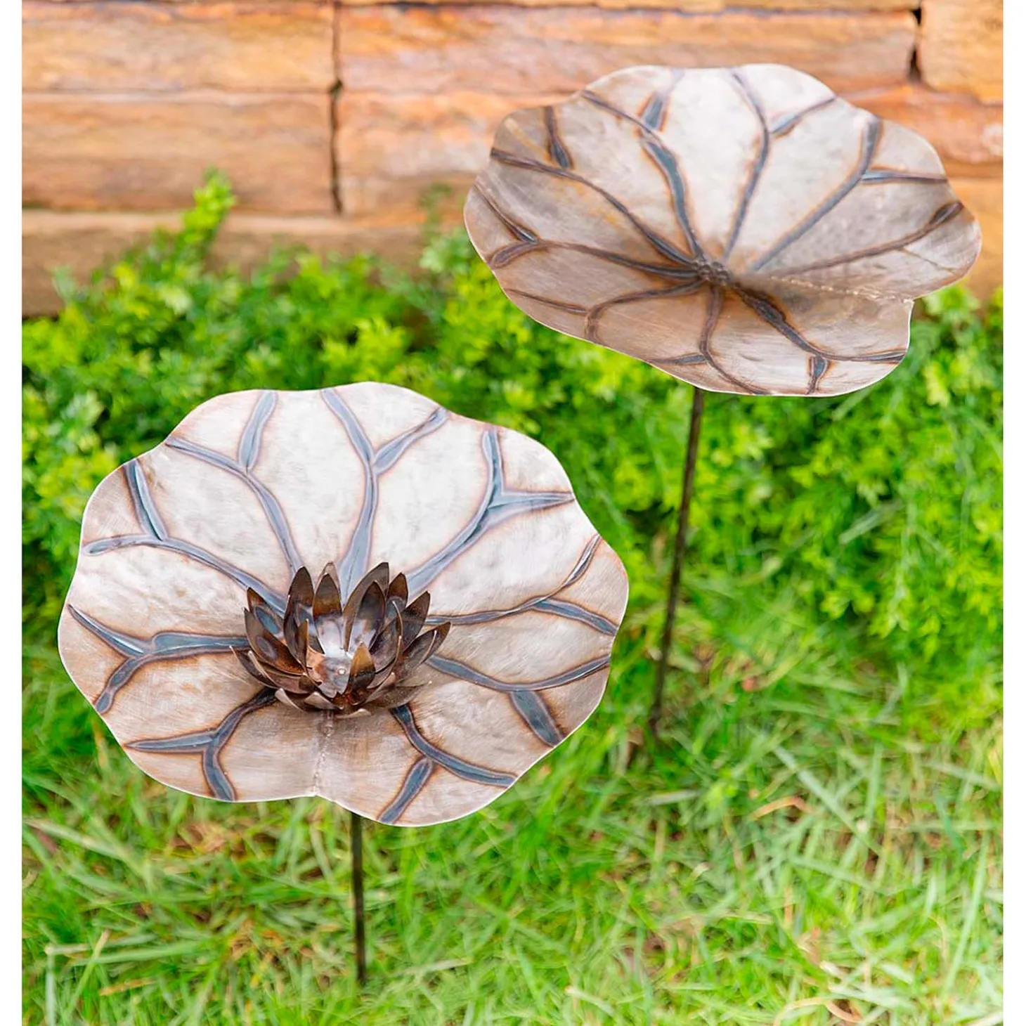 Garden Stakes>Plow & Hearth Metal Lily Pad Garden Stakes, Set of 2