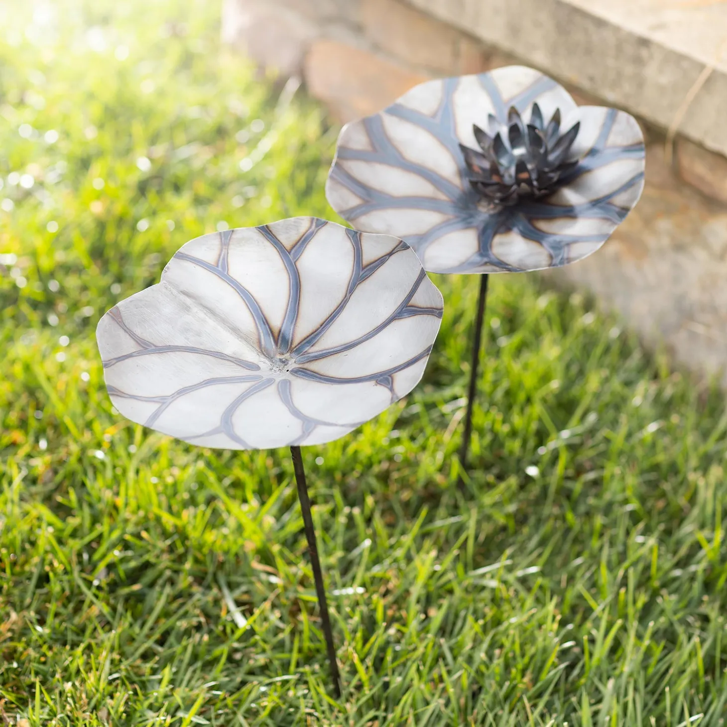 Garden Stakes>Plow & Hearth Metal Lily Pad Garden Stakes, Set of 2