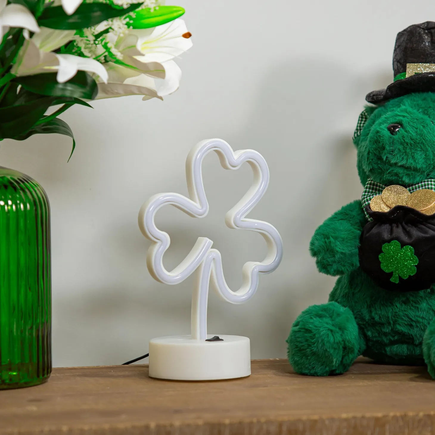 Decorative Accents>Plow & Hearth Neon Clover LED Table Decor, 9.25"H