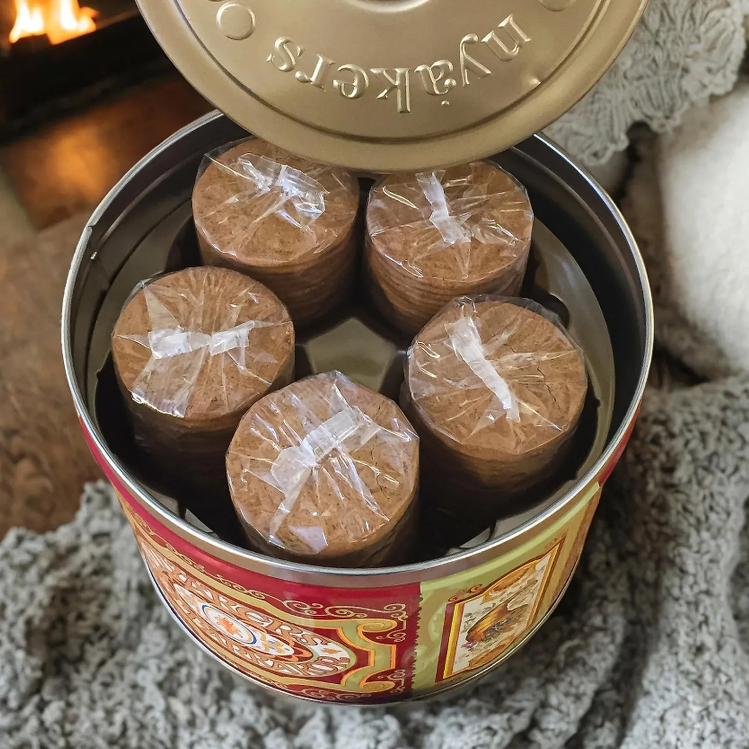 Gourmet Snacks & Nuts>Plow & Hearth Nyakers Swedish Gingersnap Cookies in Gift Tin