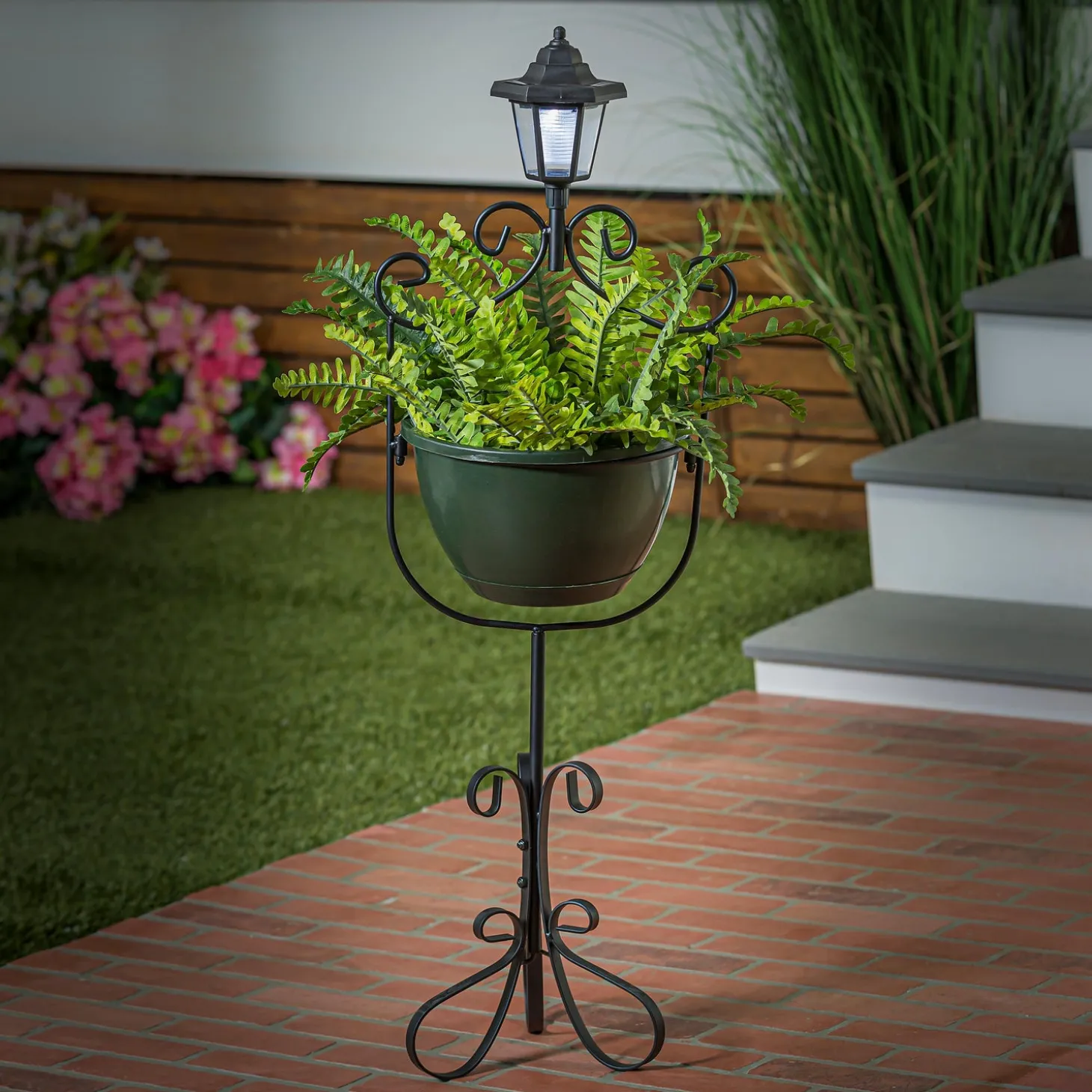 Solar Accents | Planters & Plant Stands>Plow & Hearth Plantar with Solar Light