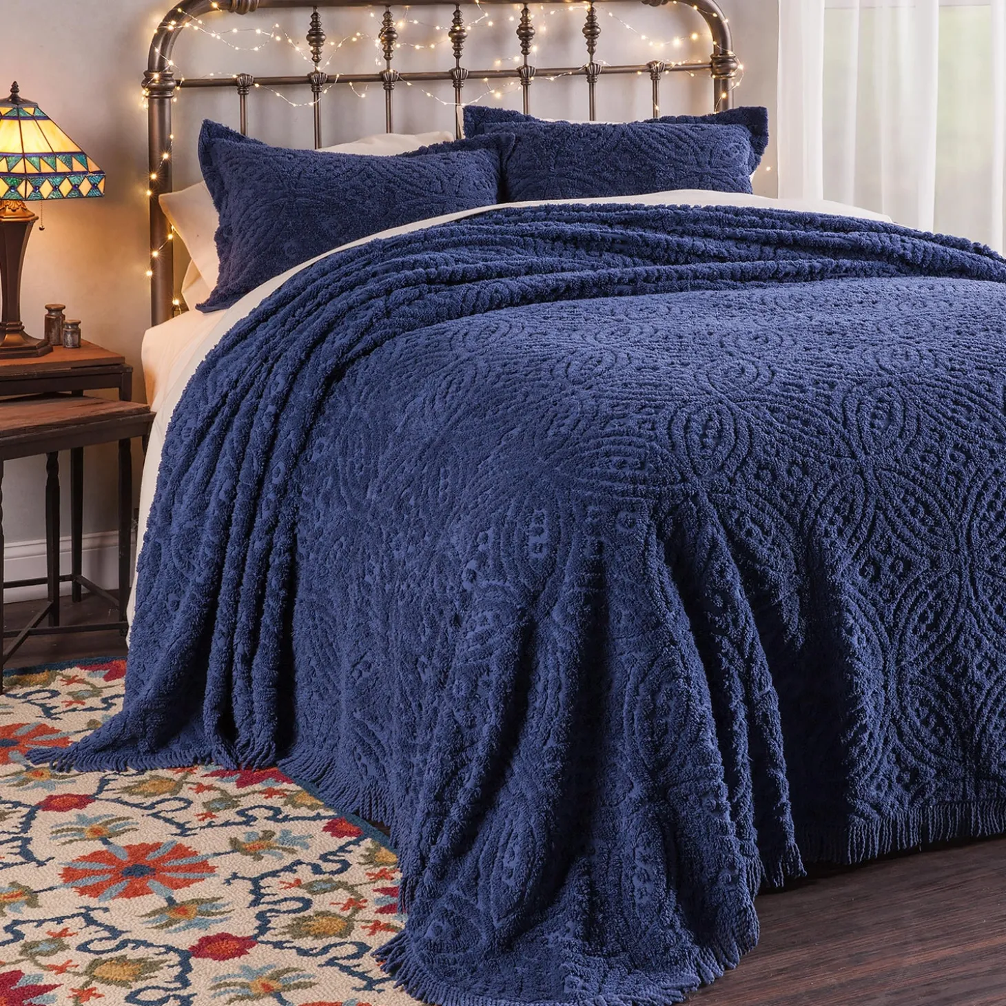 Quilts & Bedspreads>Plow & Hearth Queen Wedding Ring Tufted Chenille Bedspread