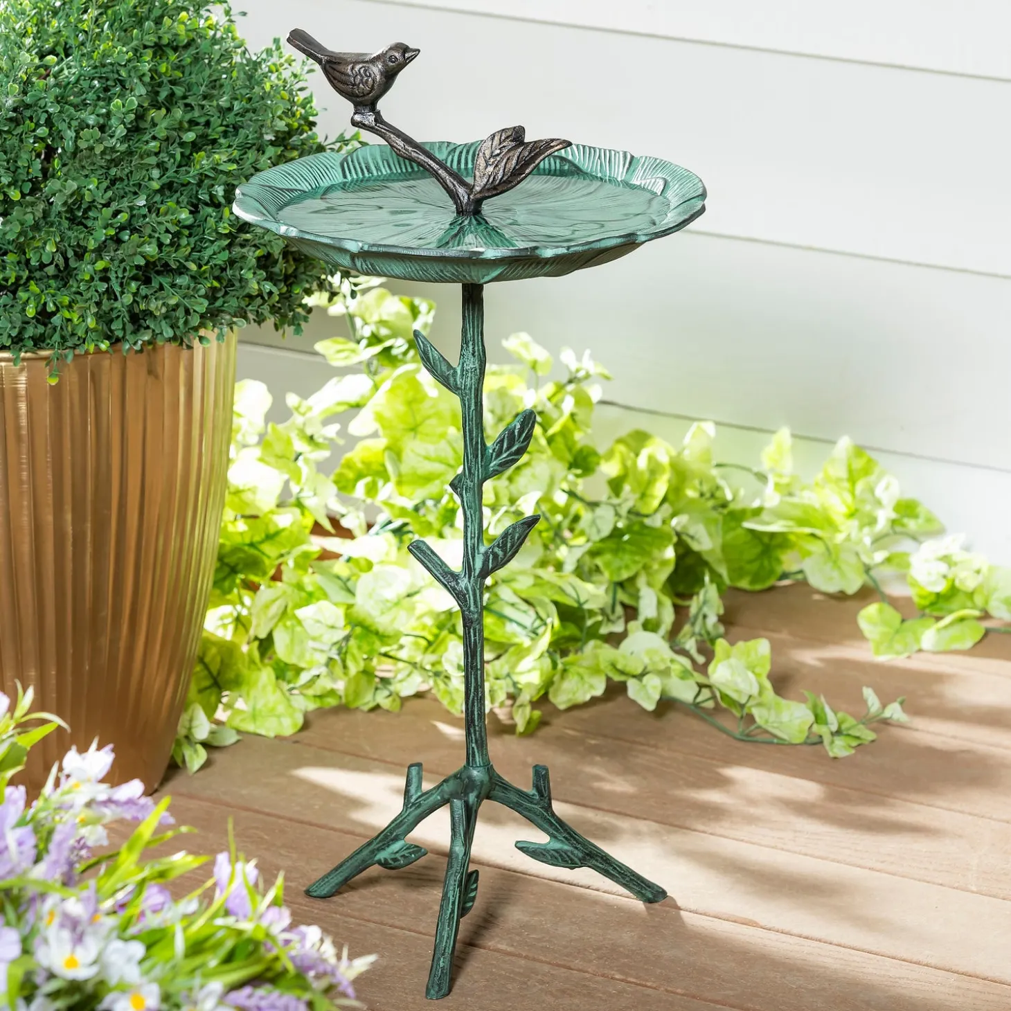 Birdbaths>Plow & Hearth 12" Metal Green Bird Bath With Stand