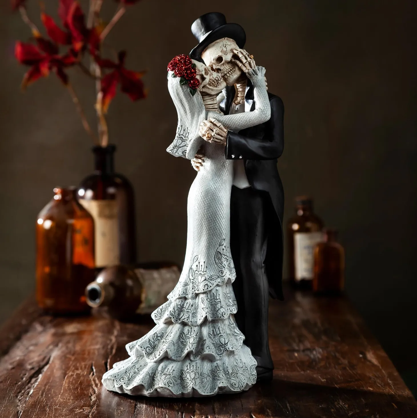 Decorative Accents>Plow & Hearth 12.75" Resin Skeleton Couple Tabletop Décor