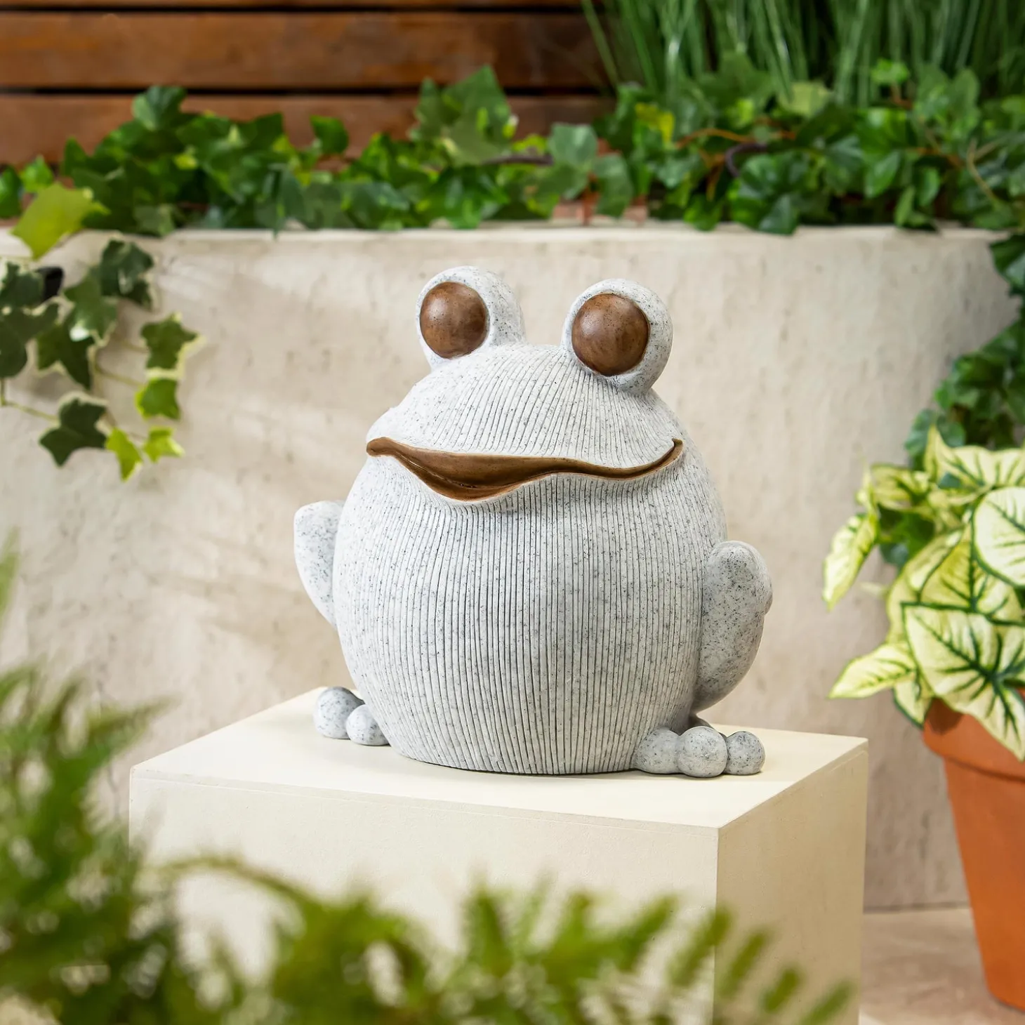 Garden Statues>Plow & Hearth Resin Stone Like Frog Statue, 12"H