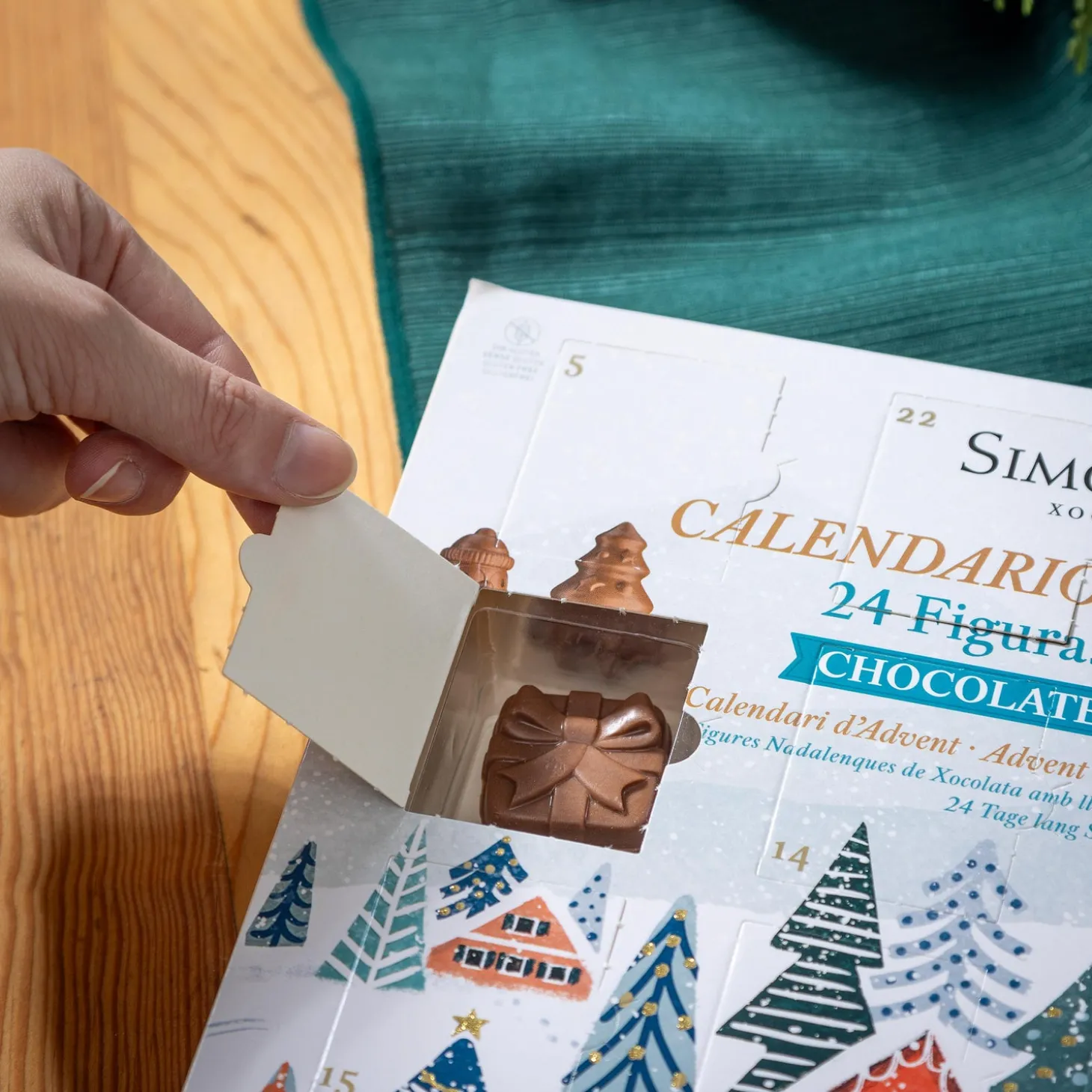 Gourmet Snacks & Nuts>Plow & Hearth Simón Coll Xcholaters Hello Winter Advent Calendar