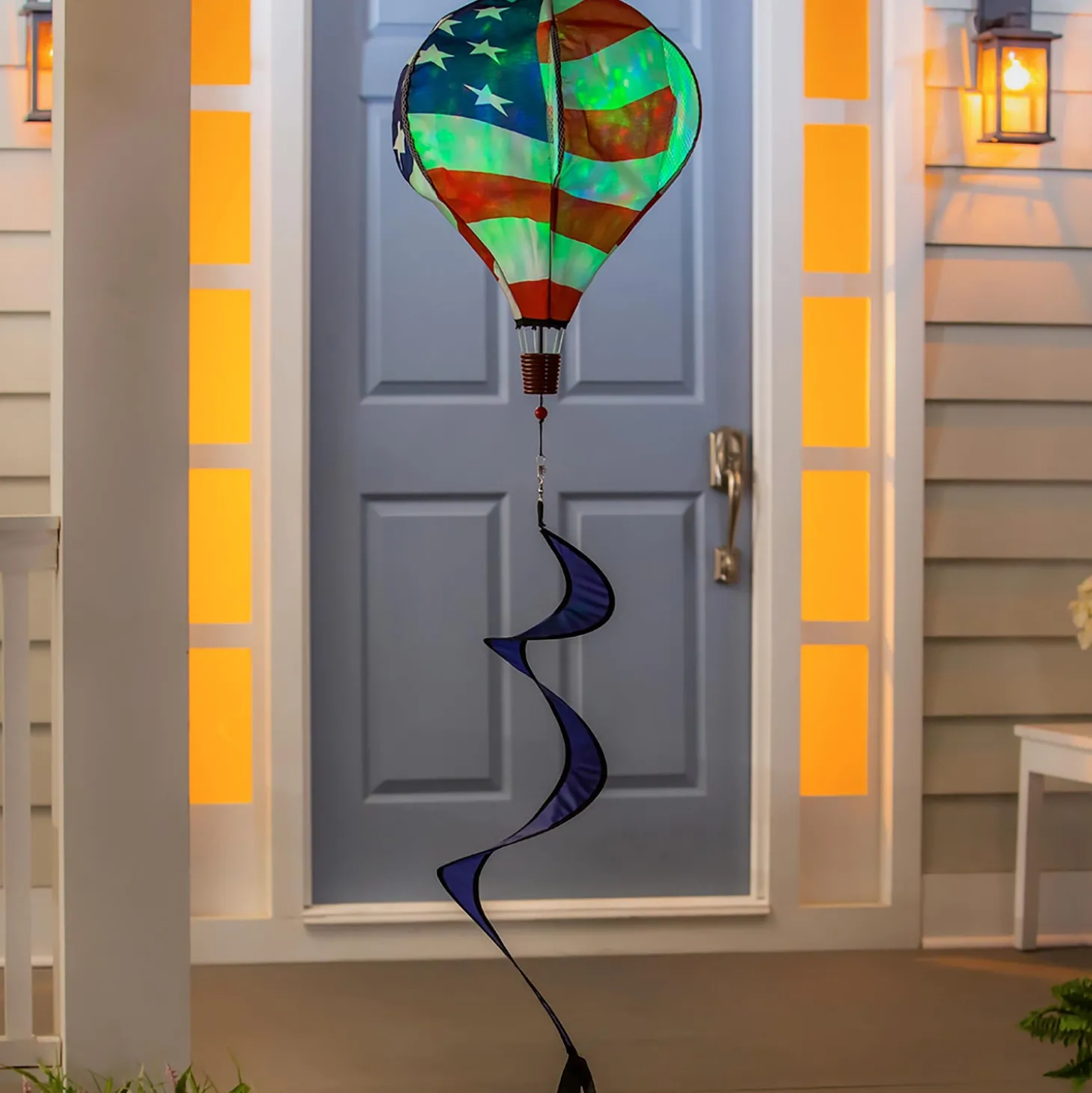 Wind Spinners>Plow & Hearth Solar American Flag Balloon Spinner