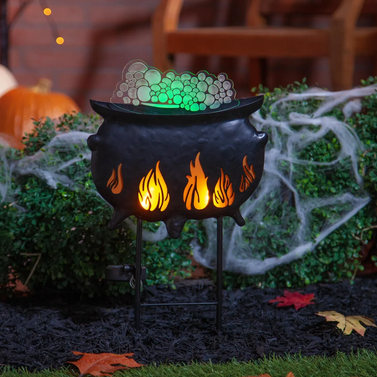 Garden Stakes | Lighted Garden Decorations>Plow & Hearth Solar Cauldron Halloween Stake