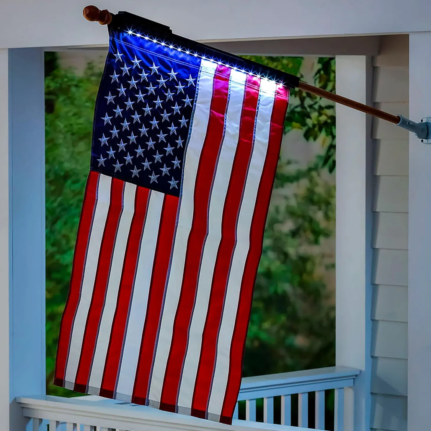 Solar Accents | Flag Accessories>Plow & Hearth Solar Light for House Flag